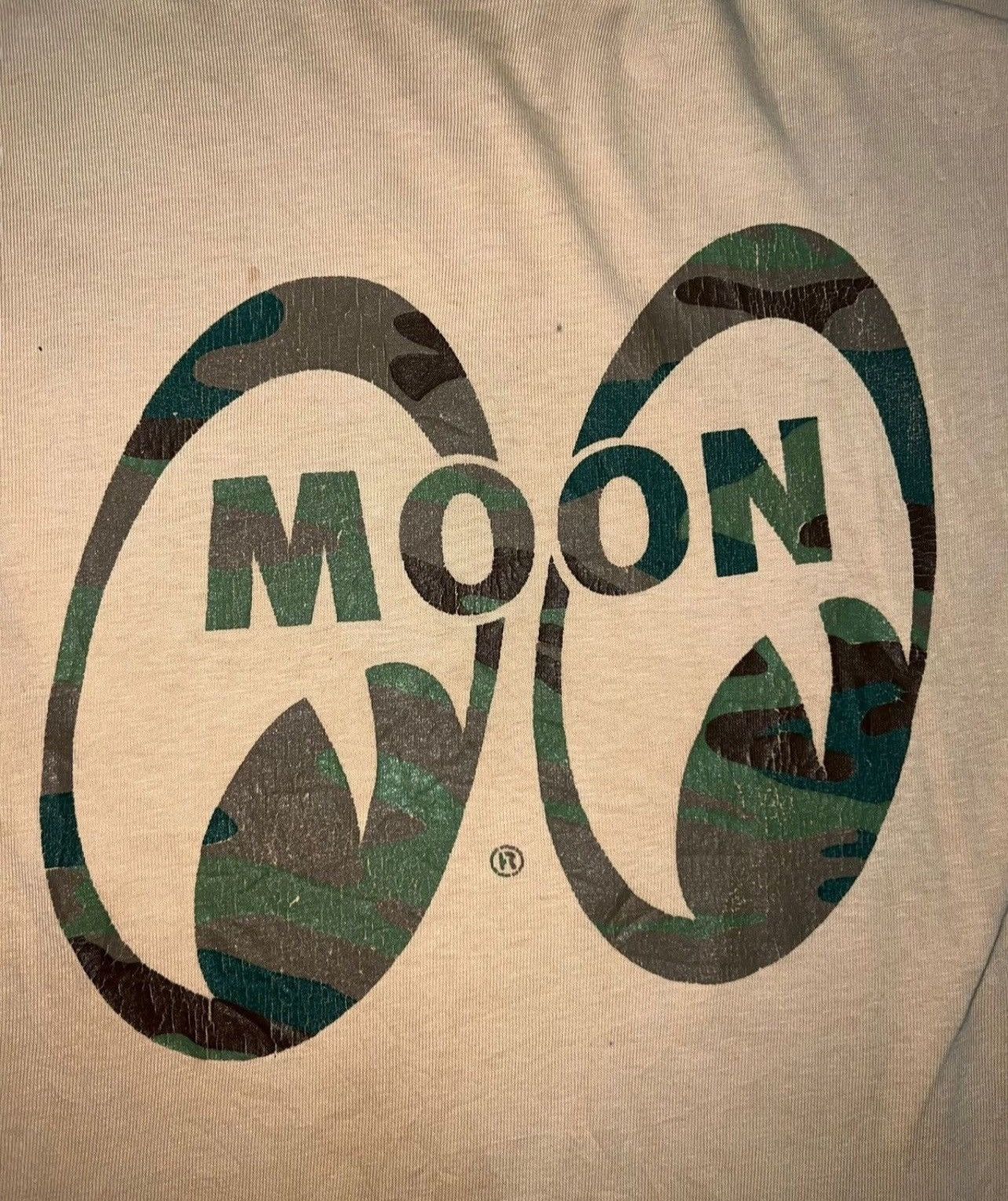 Vintage Vintage 90s Moon Eyes Camo Tshirt Disstressed Tee Size US L / EU 52-54 / 3 - 3 Thumbnail
