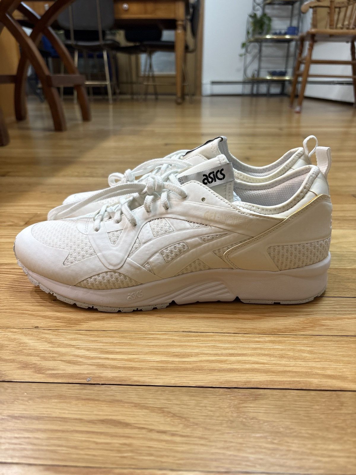 Asics NWT! Men’s Asics Gel Lyte 5! Triple white. Size 11 Size US 11 / EU 44 - 1 Thumbnail
