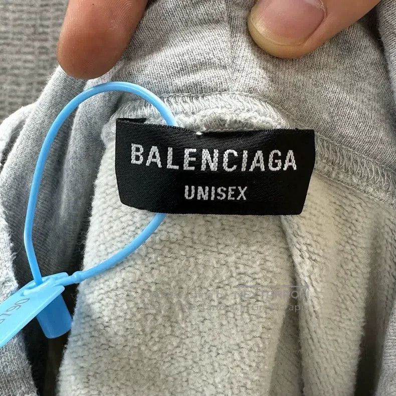 Balenciaga Balenciaga Colorful logo distressed hoodie Size US S / EU 44-46 / 1 - 3 Thumbnail