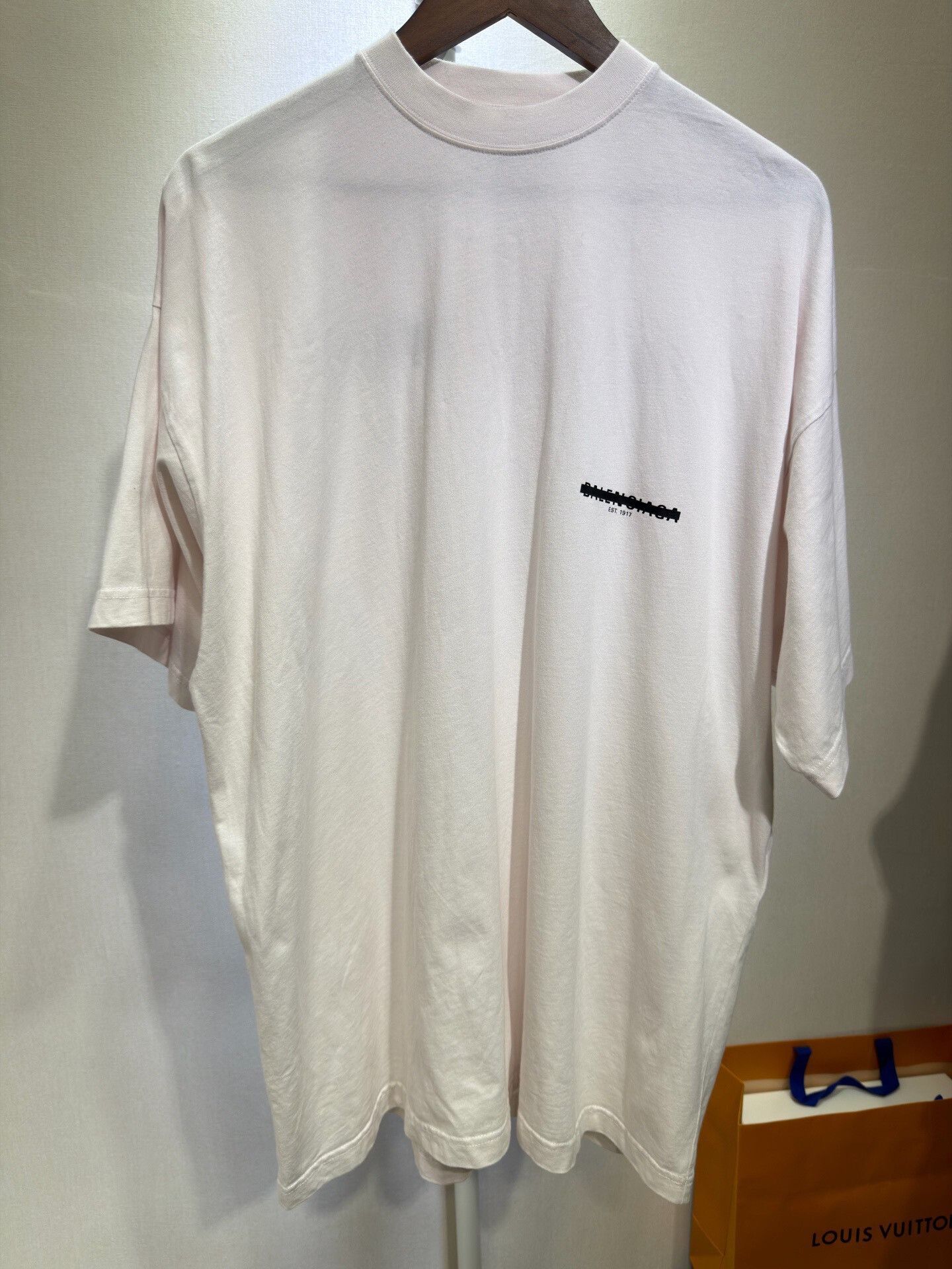 Balenciaga Balenciaga Pink Graffiti Logo Short Sleeve T-Shirt Size M / US 6-8 / IT 42-44 - 1 Thumbnail