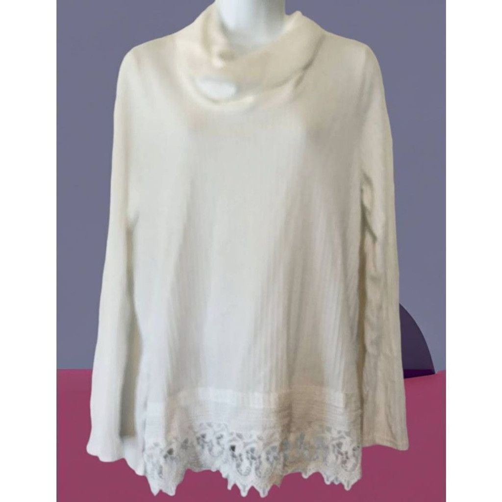 Other White Charlotte Russe Fuzzy Sweater Size L / US 10 / IT 46 - 1 Thumbnail