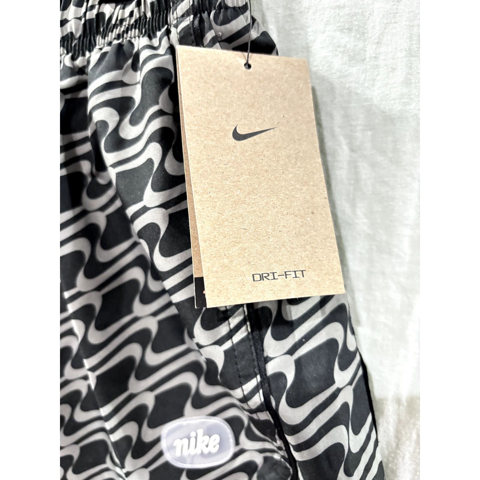 Nike NIKE Black & Gray Dri-FIT Tempo Icon Clash Running Shorts Size 32" / US 10 / IT 46 - 5 Thumbnail