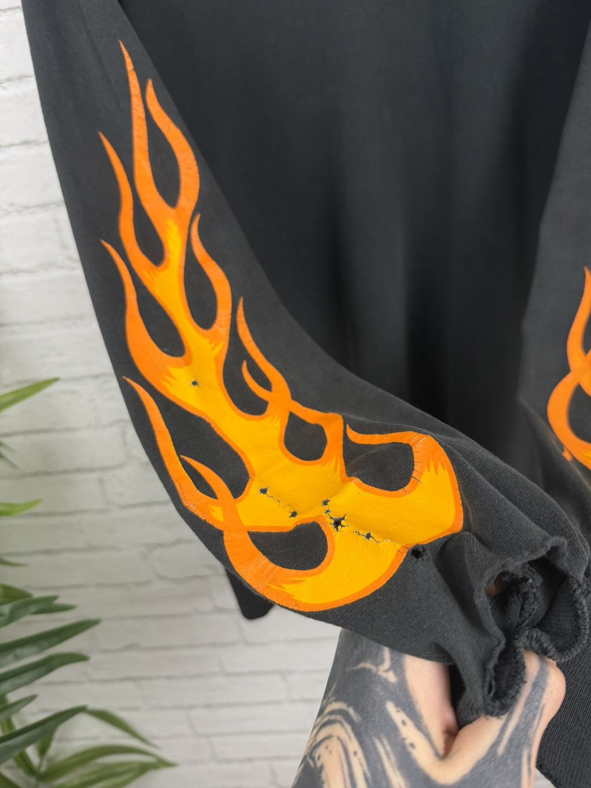 Harley Davidson (M) THRASHED OUT Flames Harley Davidson Long Sleeve T Shirt Size US M / EU 48-50 / 2 - 8 Thumbnail