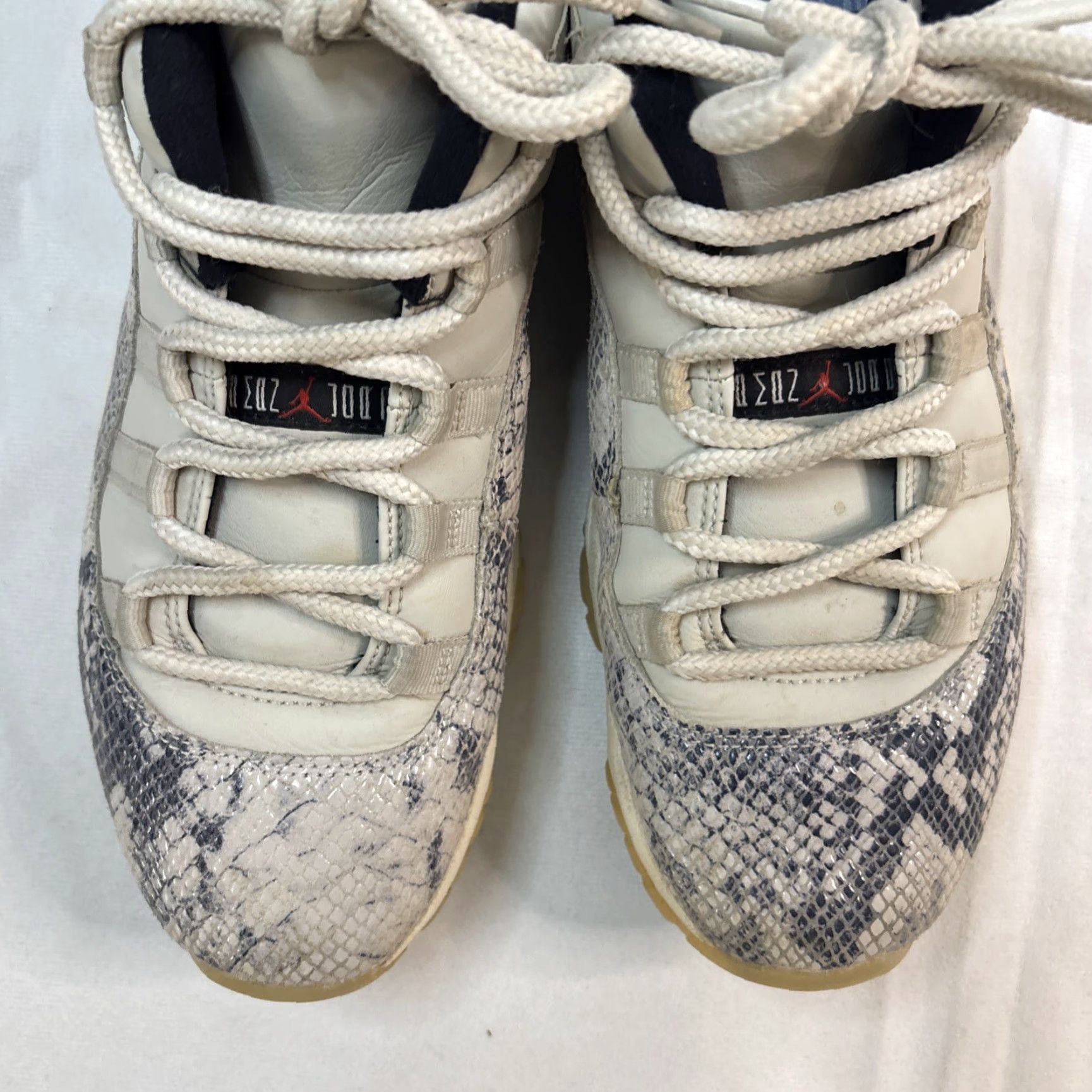 Jordan Brand Jordan Air Jordan 11 Low Sneaker Men 9 Light Bone Snakeskin CD6846-002 White/Snakeskin 2019 NO BOX Size US 8 / EU 41 - 7 Thumbnail