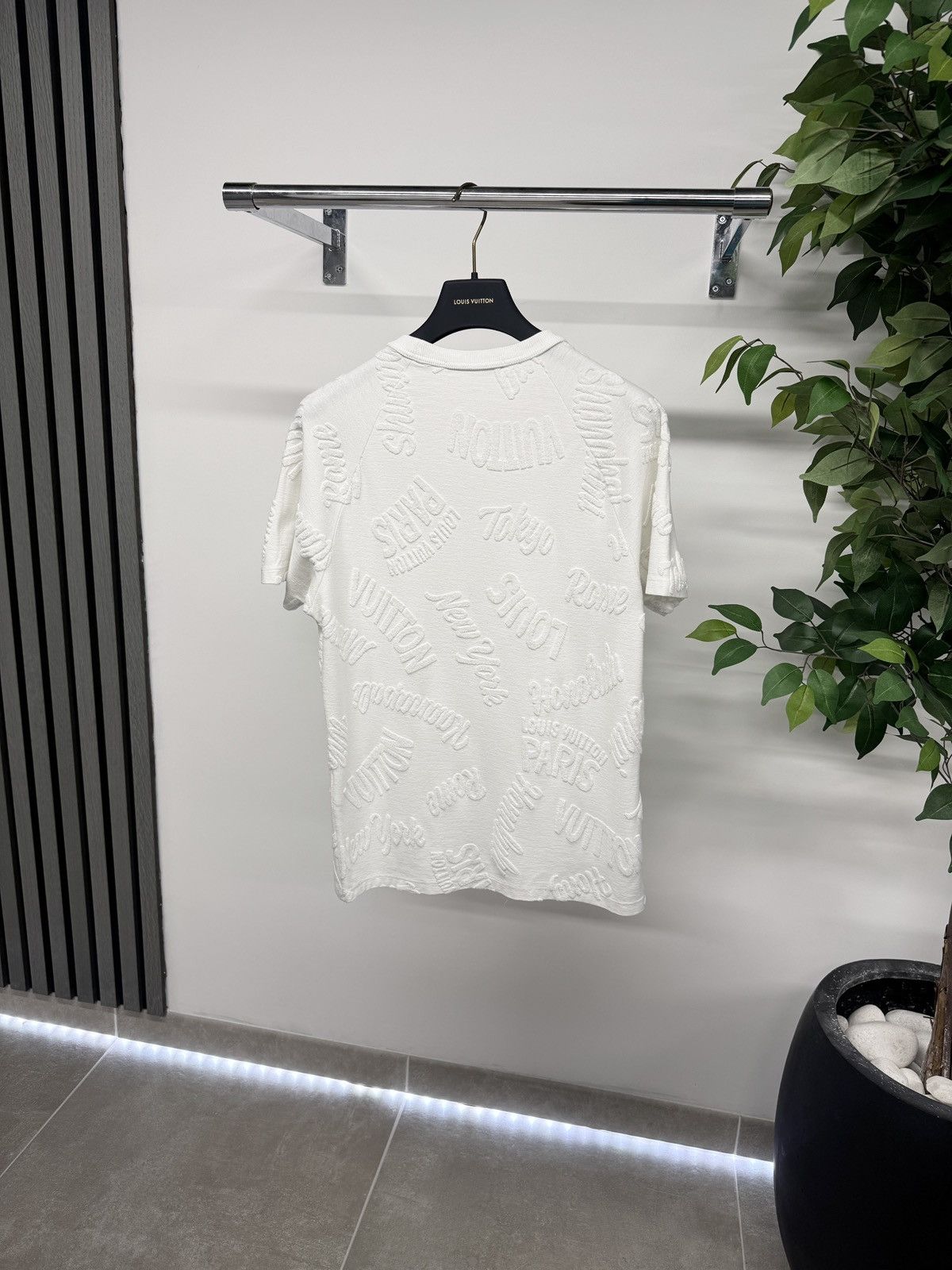 Louis Vuitton Louis Vuitton 1A3KR2 Raglan T-Shirt In White RRP £600 Size US S / EU 44-46 / 1 - 2 Thumbnail