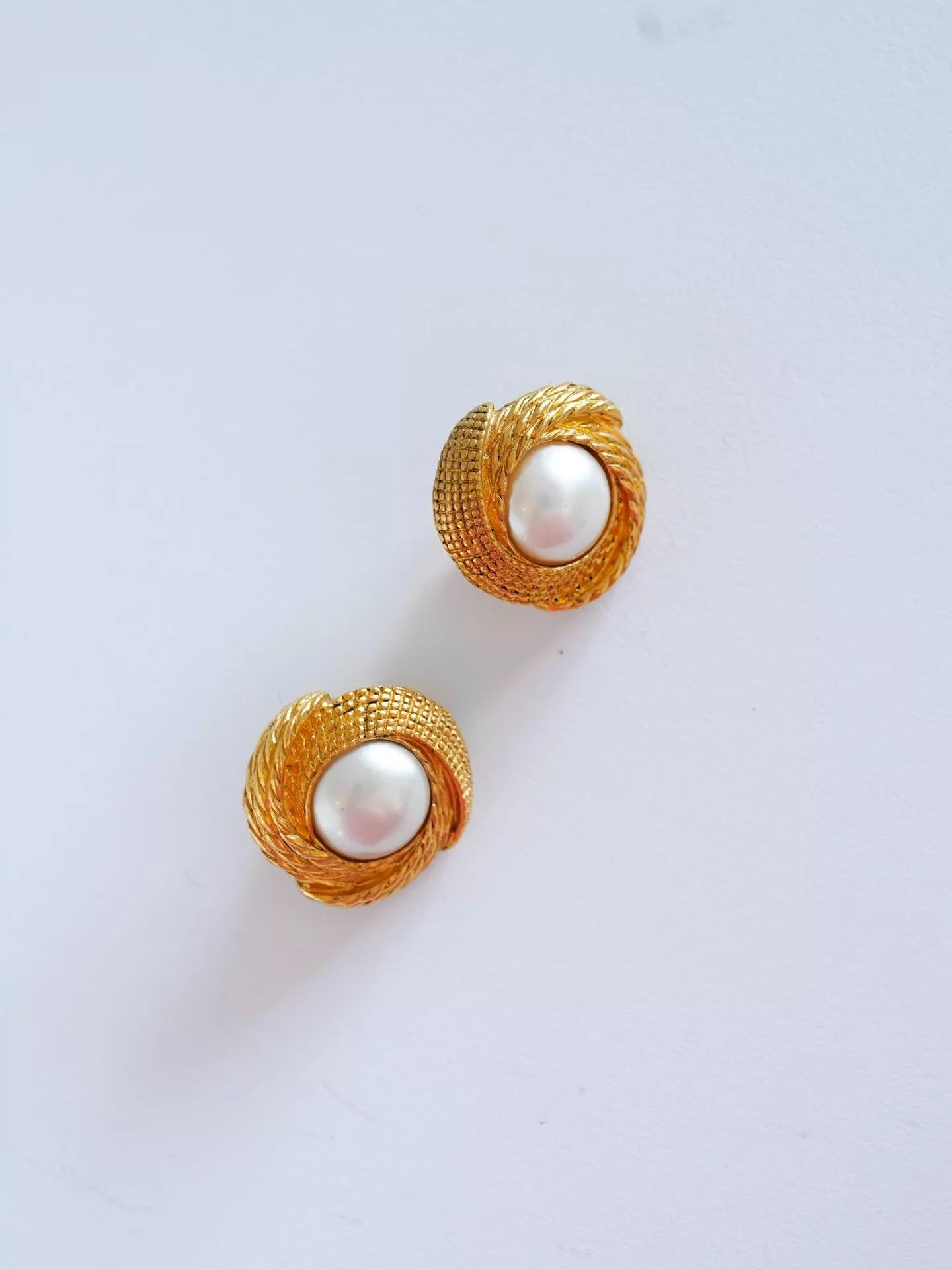 Chanel Chanel Vintage Pearl Wheat Earclips Size ONE SIZE - 4 Thumbnail