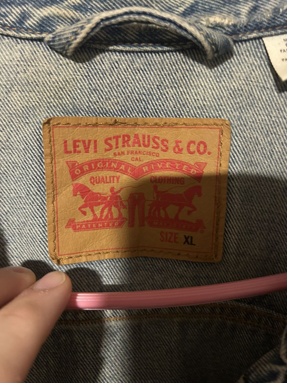 Levi's Levi’s Denim Jacket Distressed Size XL Size US XL / EU 56 / 4 - 3 Thumbnail