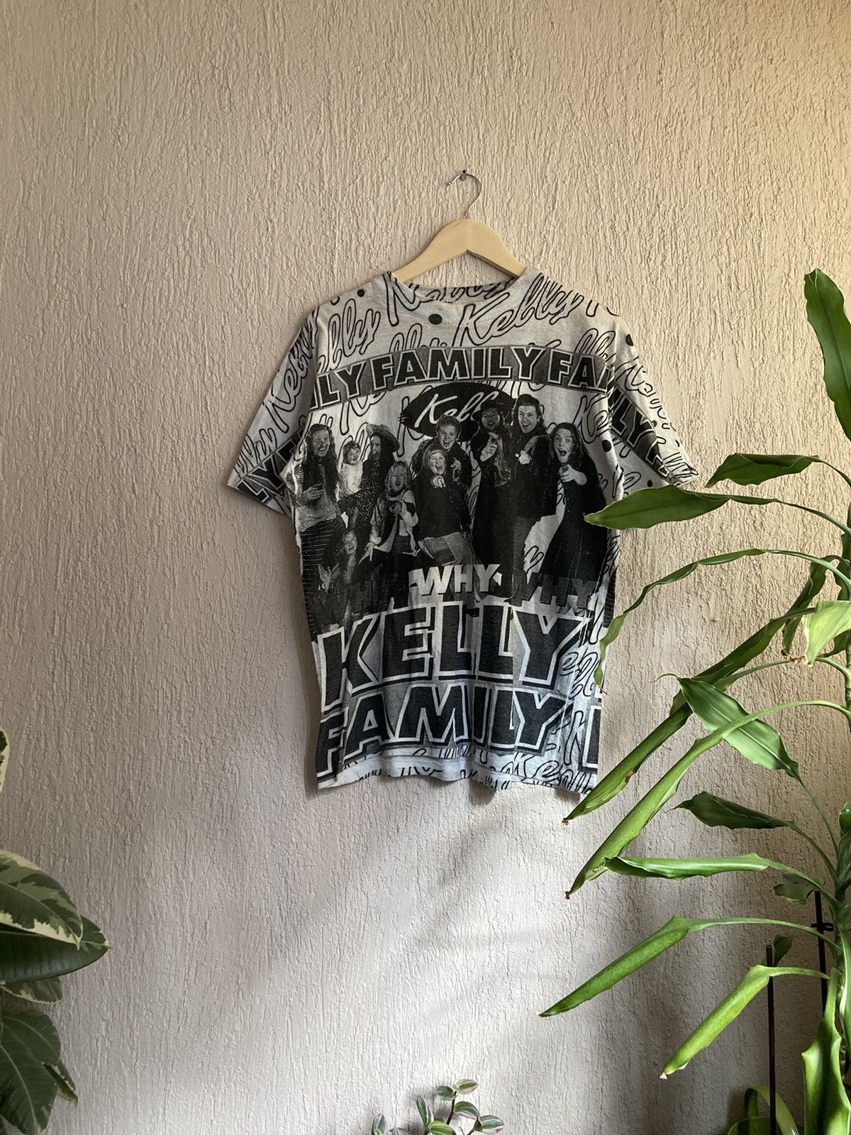 Vintage Vintage Kelly family t shirt Size US S / EU 44-46 / 1 - 1 Thumbnail