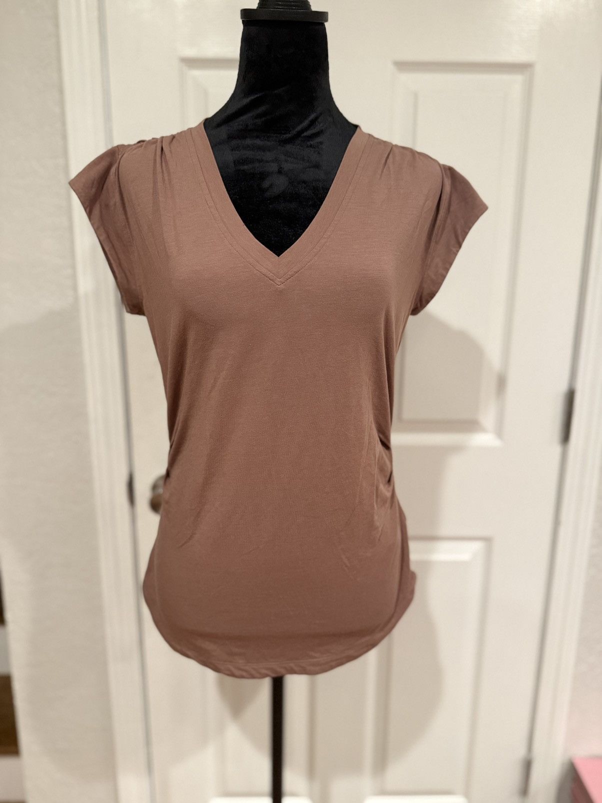 Athleta Athleta Brown V-Neck Cap Sleeve Tee - Size Small Petite Size XXS / US 00 / IT 34 - 1 Thumbnail