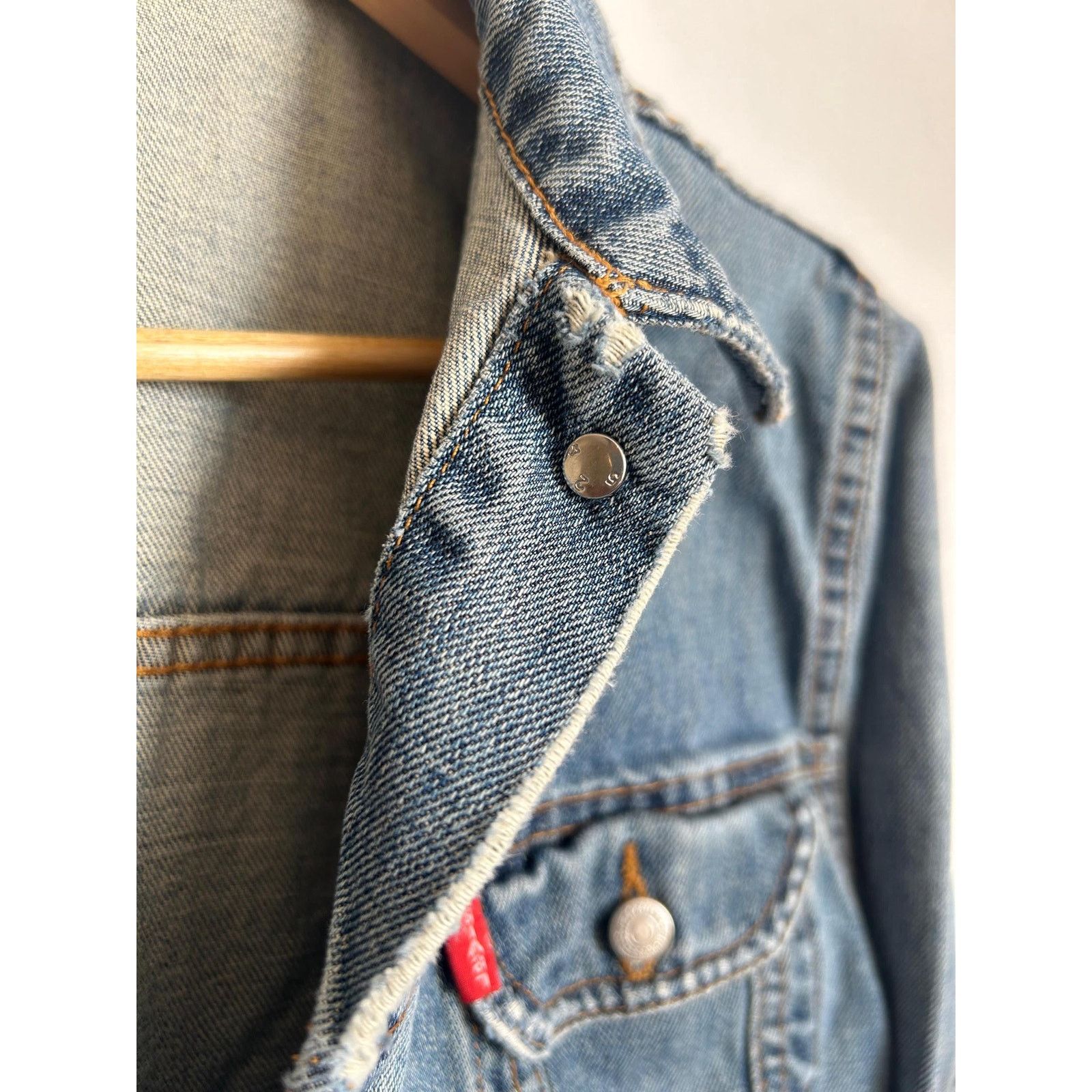 Levi's Levi's Cropped Denim Jacket M - Light Wash Red Tab Vintage Size US M / EU 48-50 / 2 - 7 Thumbnail