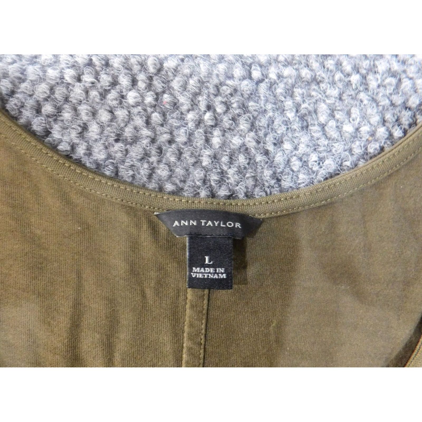 Ann Taylor Ann Taylor Loft Blouse Shirt Womens Large Green Sleeveless Round Neck Polyester Rayon Knit Casual Size L / US 10 / IT 46 - 4 Thumbnail