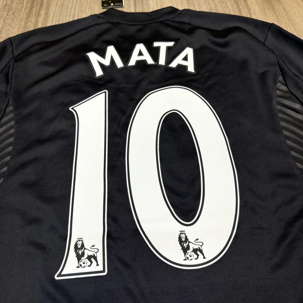 Adidas Chelsea 13/14 away shirt #10 Mata (bnwt) Size US L / EU 52-54 / 3 - 4 Thumbnail
