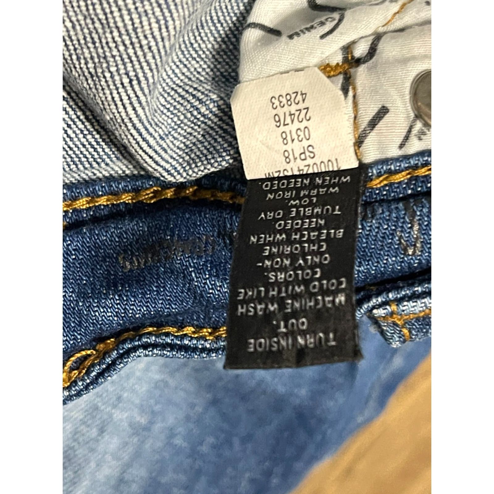Vintage VINTAGE: INC Denim Shorts Womens Size 16 Blue Denim Cut Off Curvy Fit Regular Inseam 12 in (No, not vintage) Size 38" / US 16 / IT 52 - 7 Thumbnail