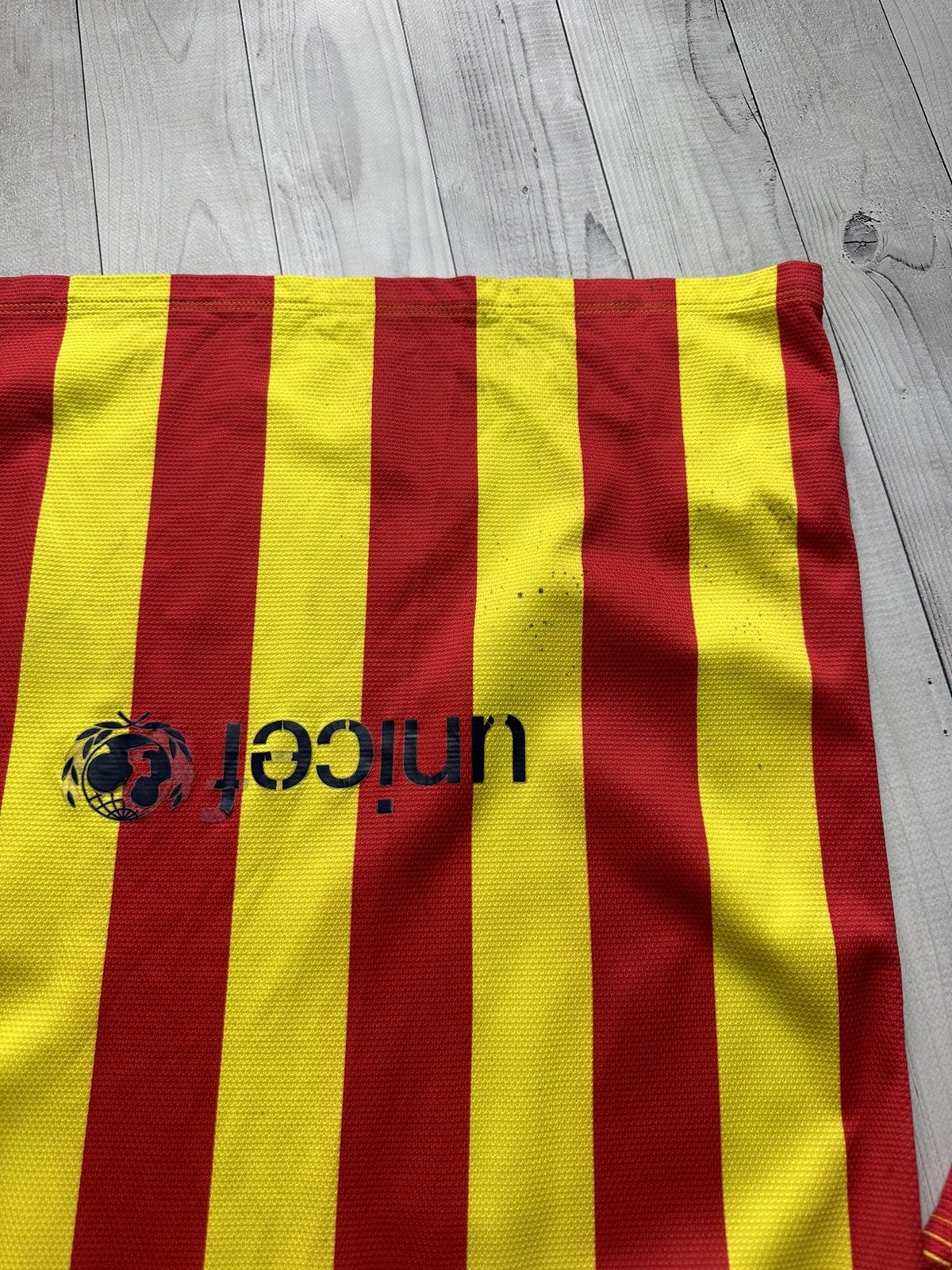 Vintage Vintage Barcelona soccer jersey size M distressed Size US M / EU 48-50 / 2 - 9 Thumbnail