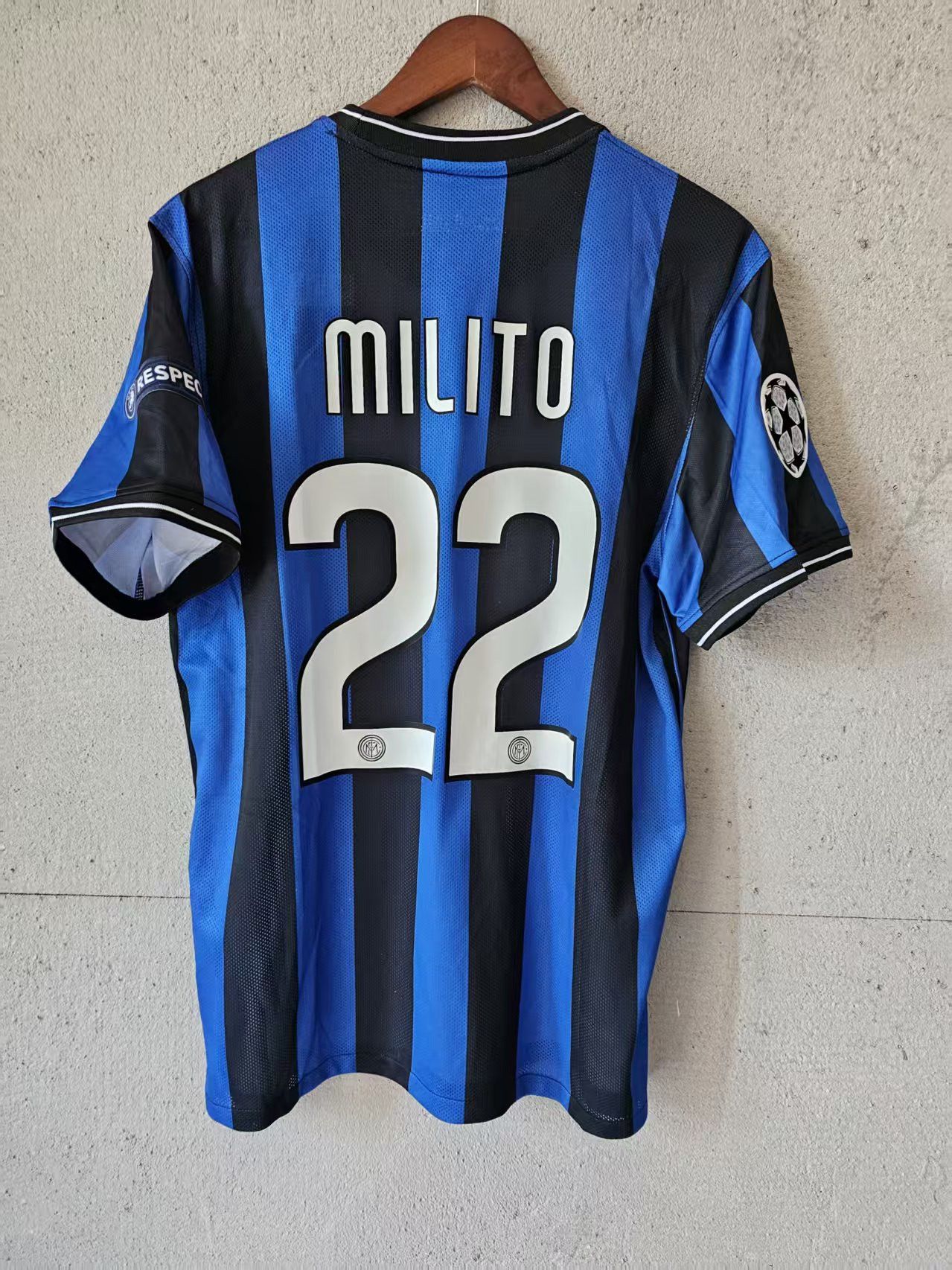 Other 2010 Inter Milan #22 Milito Jersey Home Size US L / EU 52-54 / 3 - 2 Thumbnail