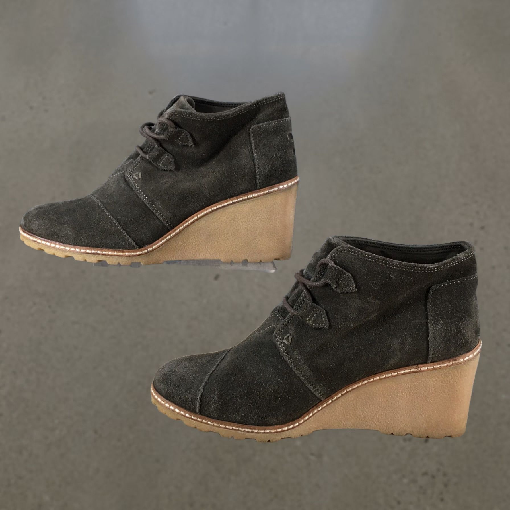 Toms TOMS Boots Desert Wedge Ankle Bootie Womens 9 Olive Green Suede Leather Casual Shoes Flat Heel Mid 2-3/4 in Green Womens Shoes Size US 9 / IT 39 - 1 Thumbnail
