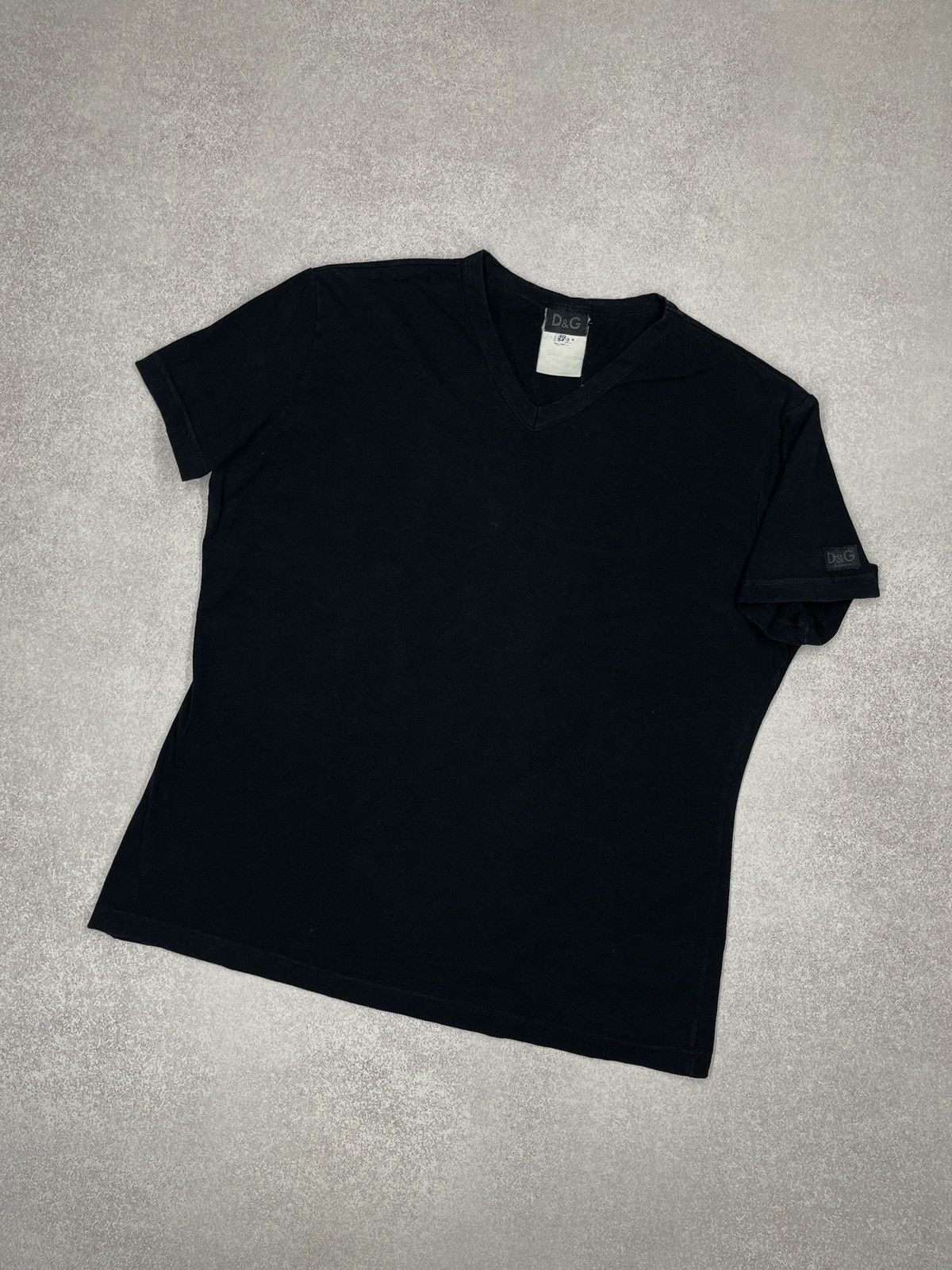 Dolce & Gabbana Vintage Dolce & Gabbana D&G V-Neck T-Shirt Black Size L / US 10 / IT 46 - 1 Thumbnail