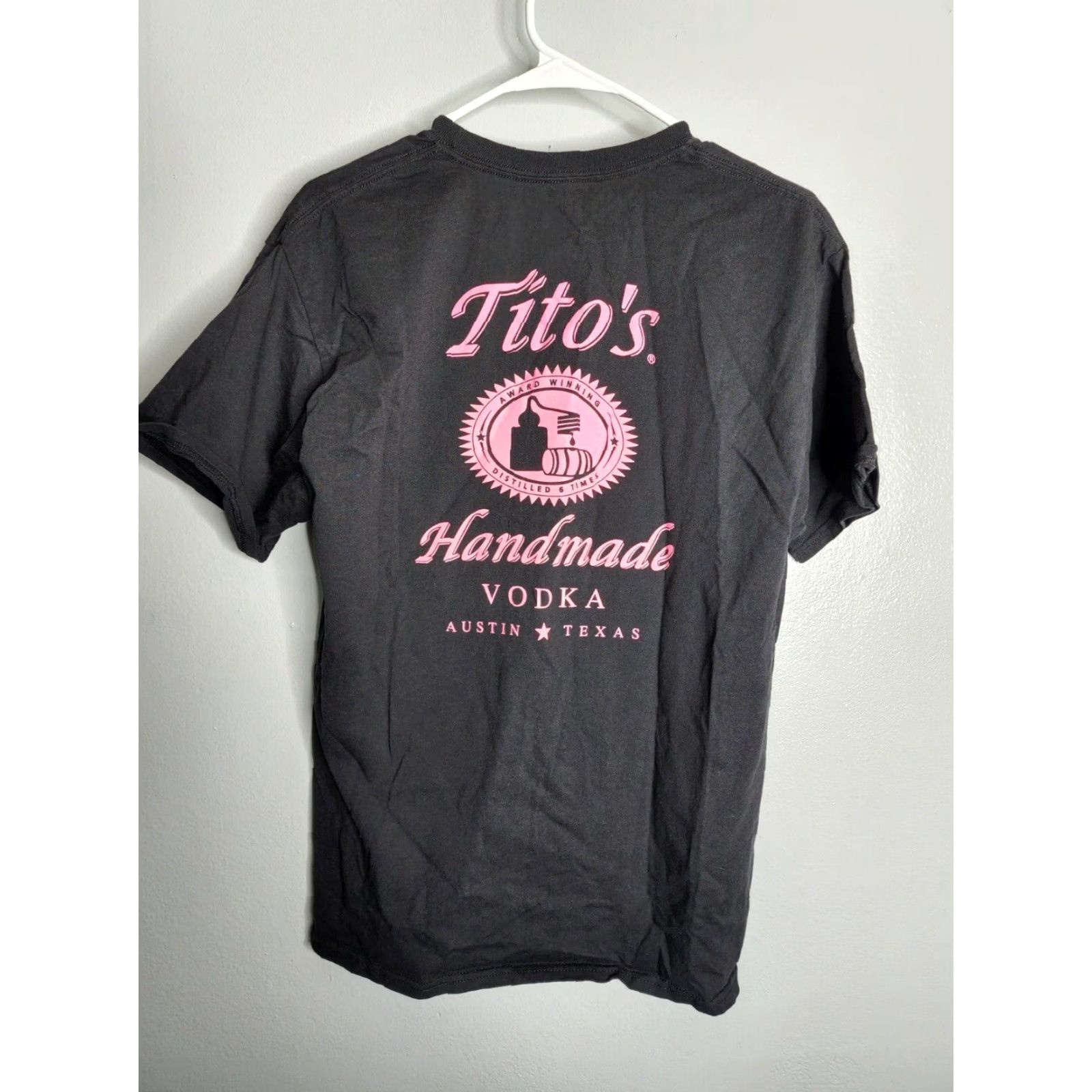 Tultex TITO'S HANDMADE Vodka Breast Cancer T-Shirt Double Sided Mens M Size US M / EU 48-50 / 2 - 2 Thumbnail