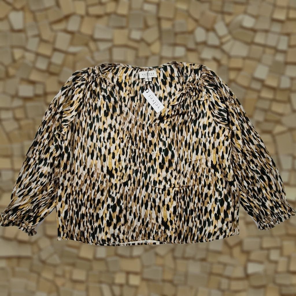 Velvet Velvet by Graham & Spencer Blouse Womens Brown Animal Print Satin V-Neck Long Sleeve M Multicoloured Satin Dry Clean Only United States Vintage No Size M / US 6-8 / IT 42-44 - 1 Thumbnail