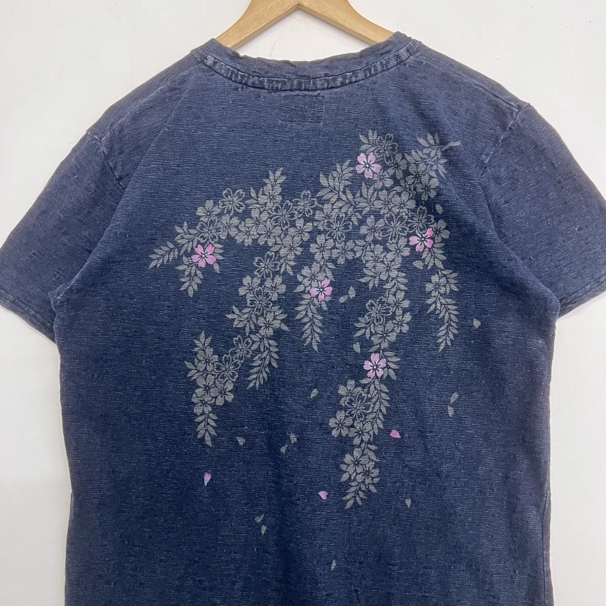 Indigo AUSTERE JAPAN KOROMO KYOTO INDIGO SUKAJAN SAKURA FLORAL TEE Size US M / EU 48-50 / 2 - 8 Thumbnail