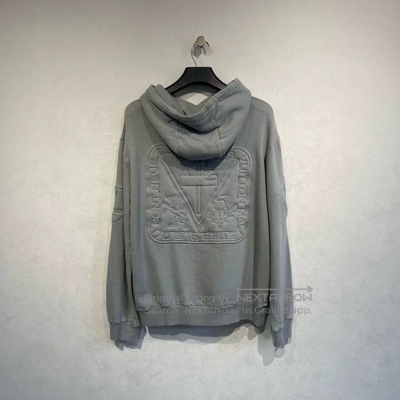 Louis Vuitton Louis Vuitton Embossed Shield Print Hoodie Size US L / EU 52-54 / 3 - 2 Thumbnail
