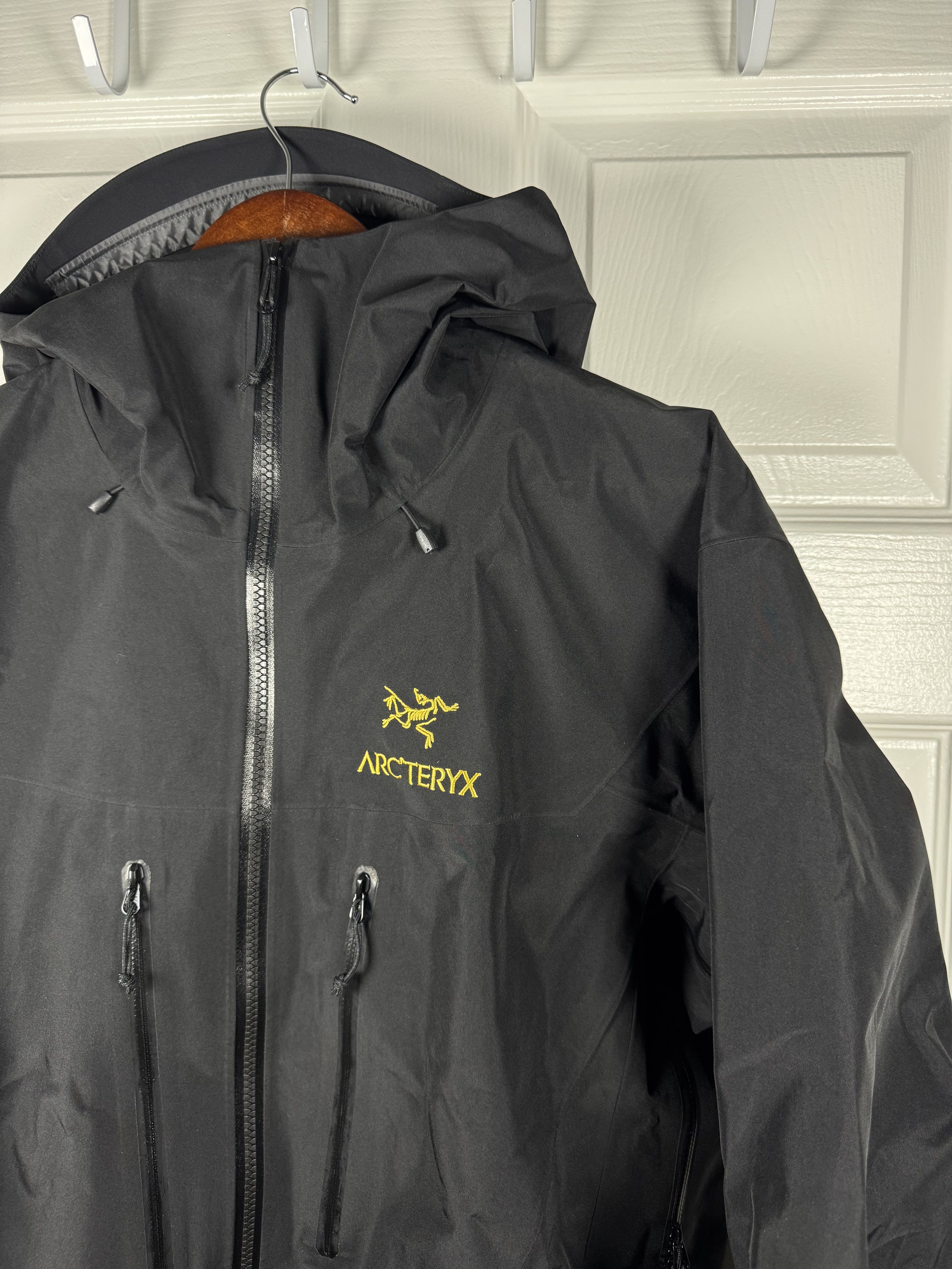 Arc'teryx Alpha SV 24K Gold Jacket Medium Size US M / EU 48-50 / 2 - 2 Thumbnail