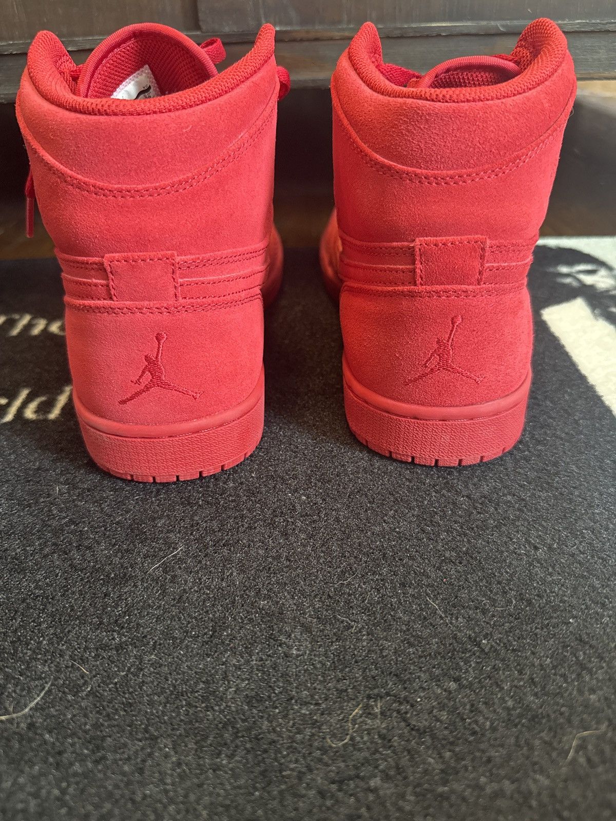 Nike Air Jordan 1 Retro High Red Suede Size US 11 / EU 44 - 8 Thumbnail