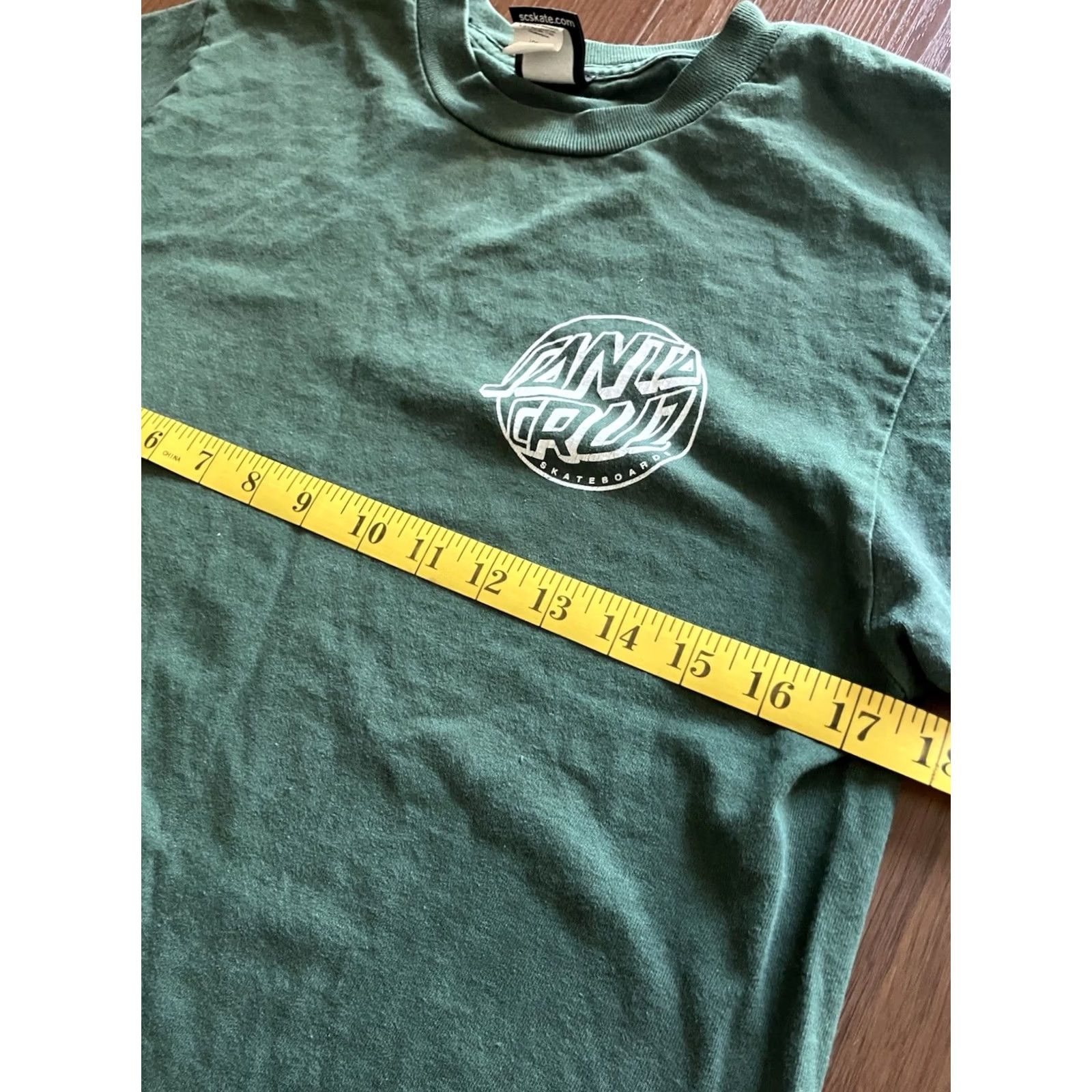 Vintage VINTAGE Santa Cruz Skateboarding Co Men’s Short Sleeve T-Shirt Green S Logo Graphic Print Crew Neck Slim Fit Size US S / EU 44-46 / 1 - 4 Thumbnail