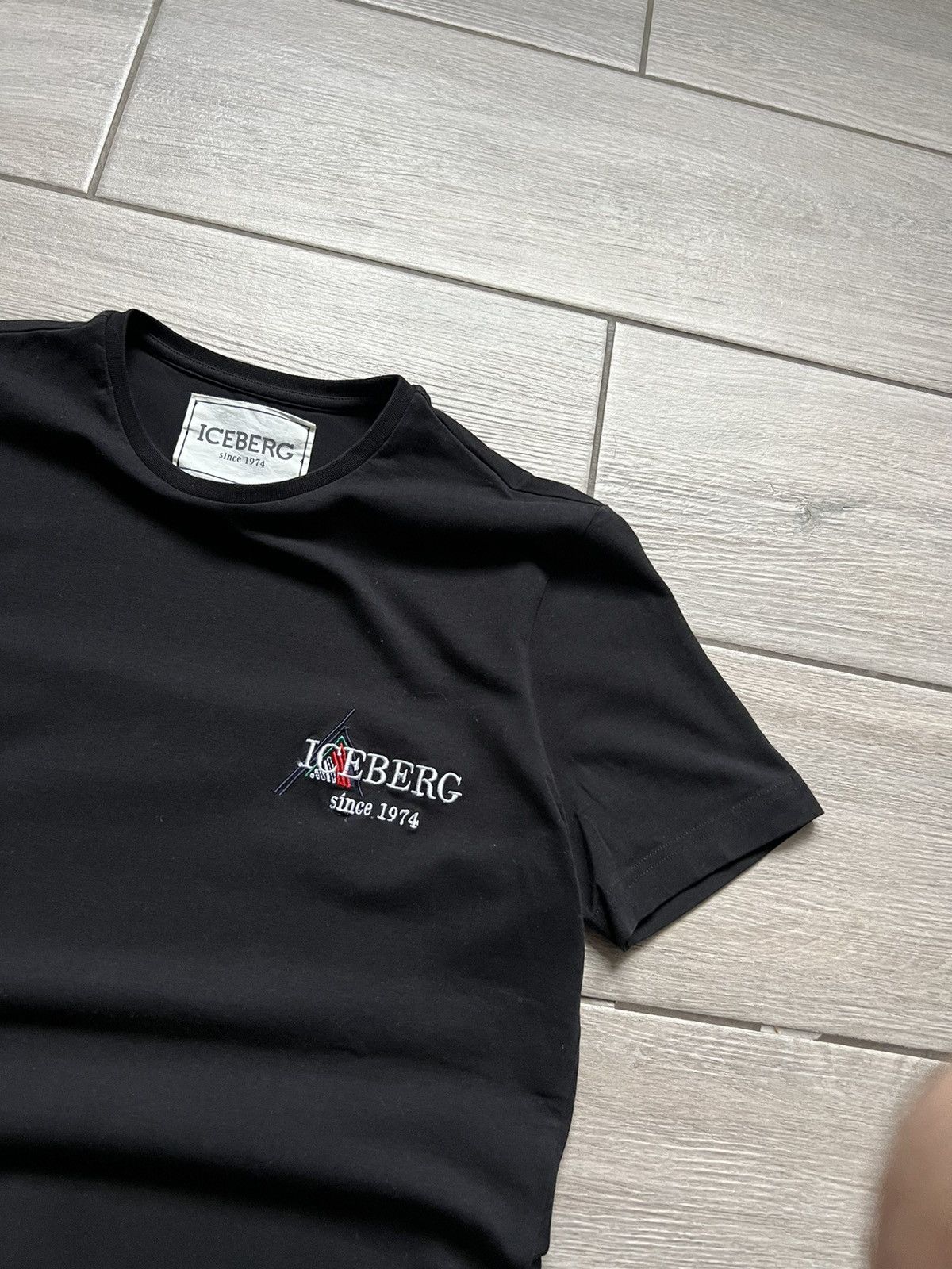 Iceberg Iceberg T-shirt Basic Y2K Vintage Size US S / EU 44-46 / 1 - 5 Thumbnail