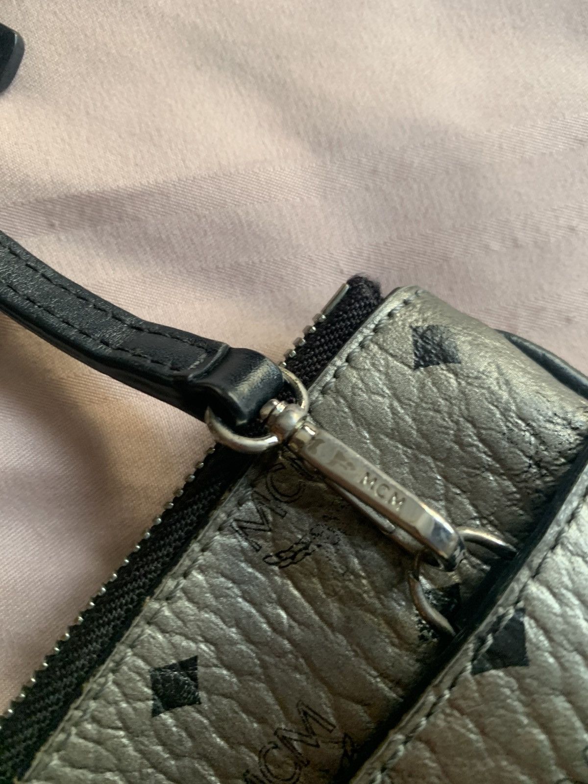 MCM MCM metallic silver canvas flat pouch Size ONE SIZE - 8 Thumbnail