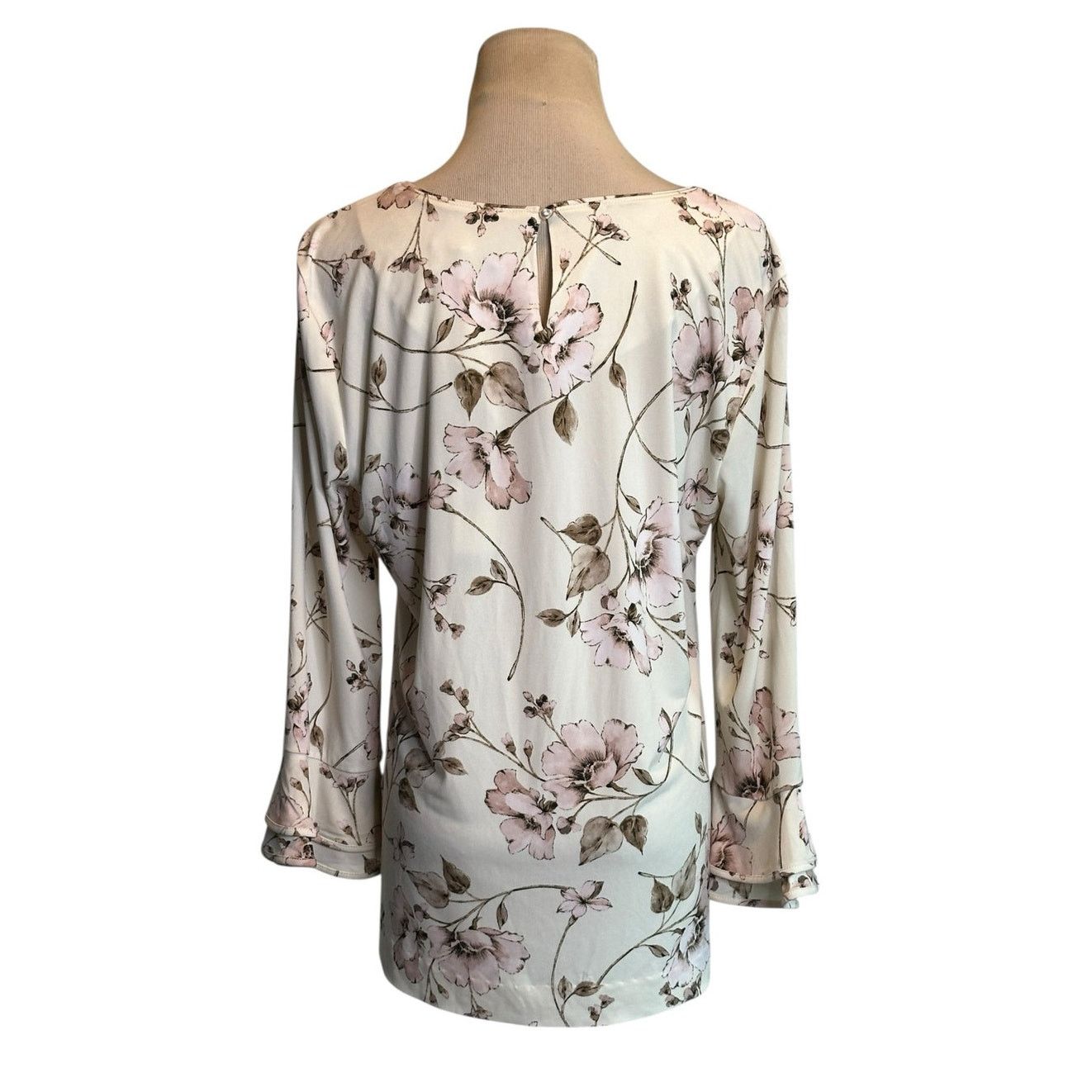 Karl Lagerfeld Karl Lagerfeld cream soft pink floral blouse size Medium Size M / US 6-8 / IT 42-44 - 2 Thumbnail