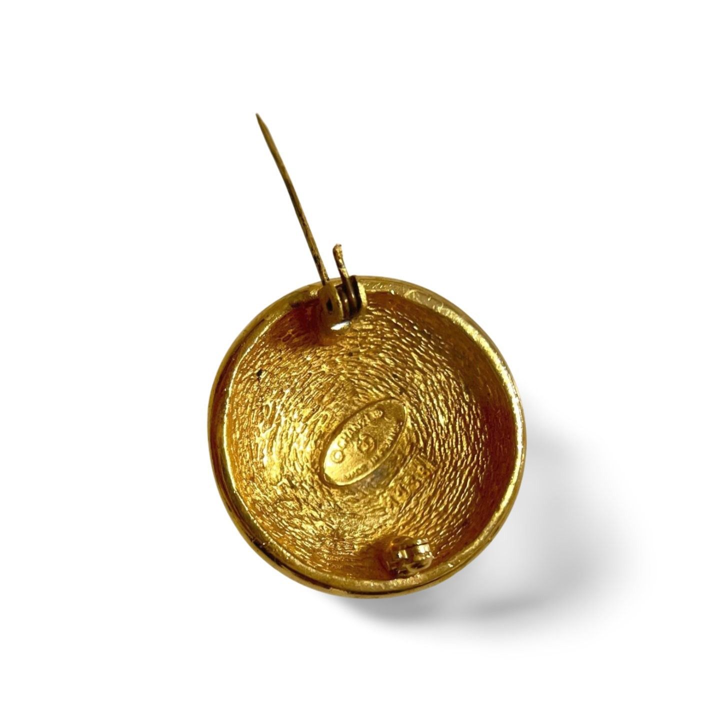 Chanel Vintage CHANEL round CC brooch, sunburst design. France Size ONE SIZE - 6 Thumbnail