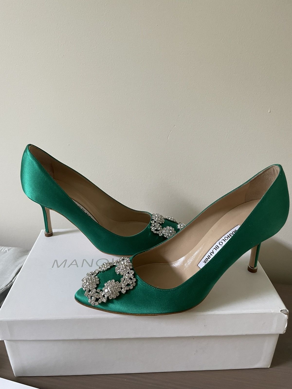 Manolo Blahnik Manolo Blahnik Hangisi Satin Pumps in Green Size US 6.5 / IT 36.5 - 13 Thumbnail