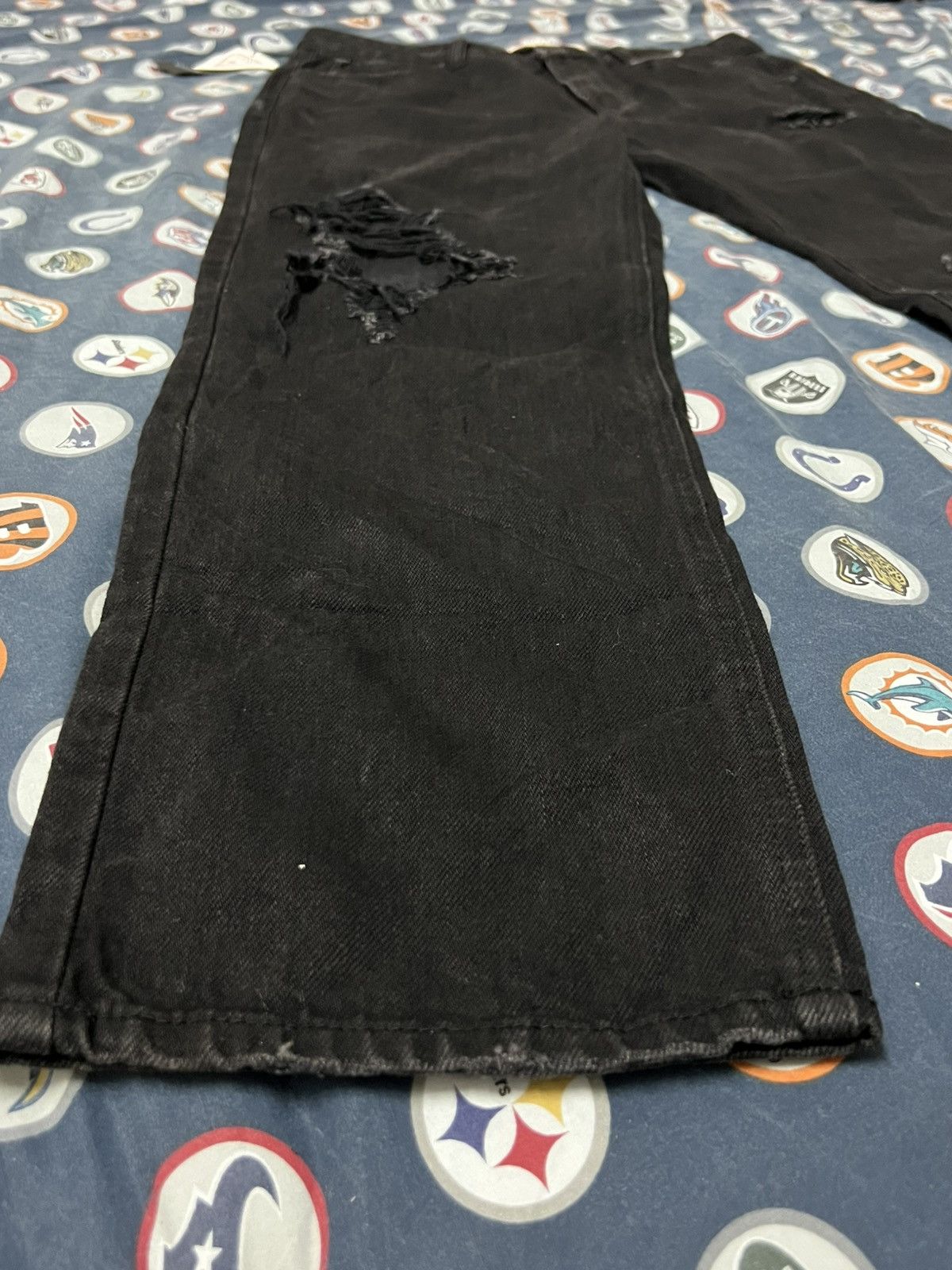 Guess × Seditionaries Guess L A BLACK DISTRESSED WITH TAG Size US 28 / EU 44 - 2 Thumbnail