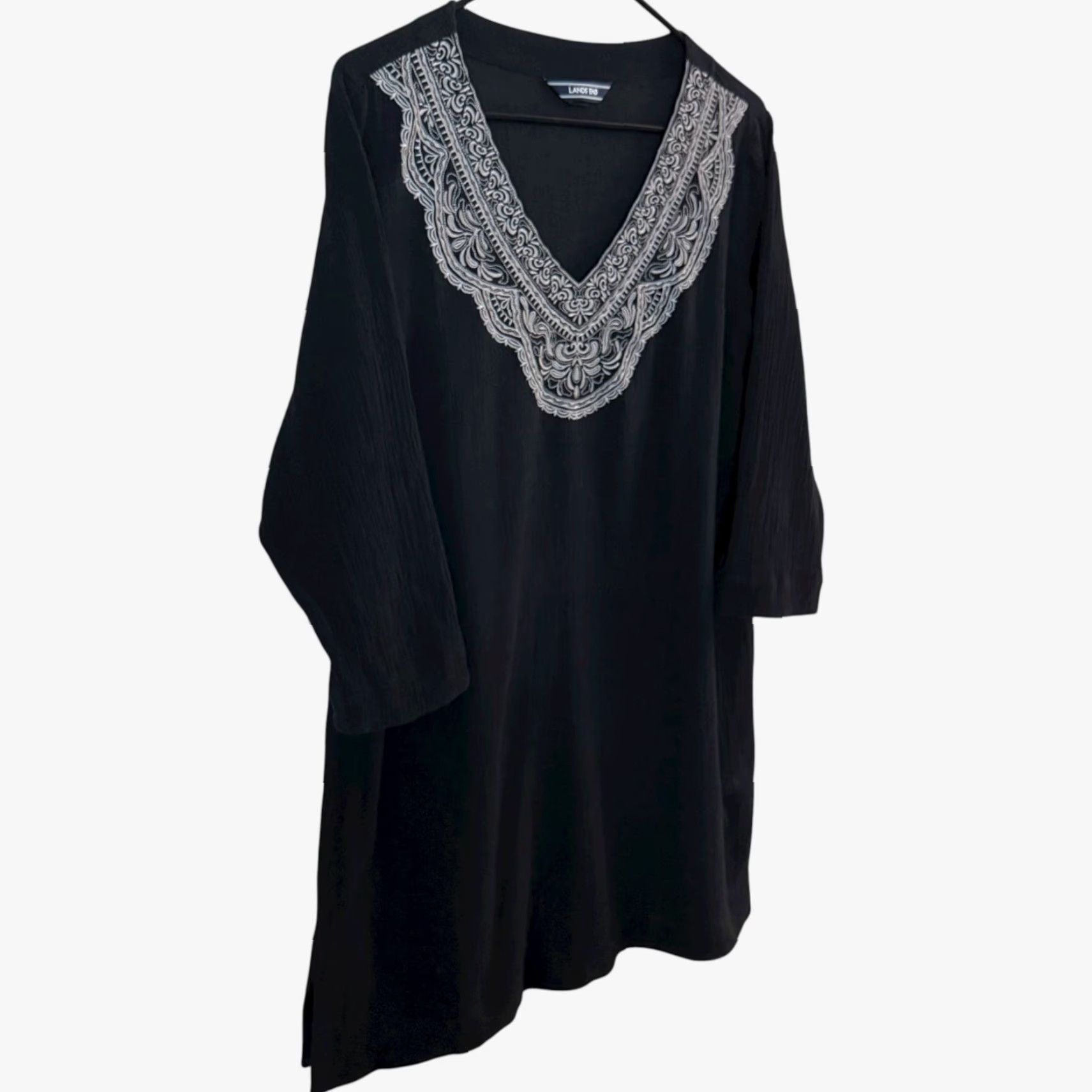 Lands' End Lands' End Embroidered 3/4 Sleeve V-Neck Tunic Top Black Women's Petite Medium Blouse 100% Cotton Embroidered Wool? No. (Just avoid extra). Size M / US 6-8 / IT 42-44 - 3 Thumbnail