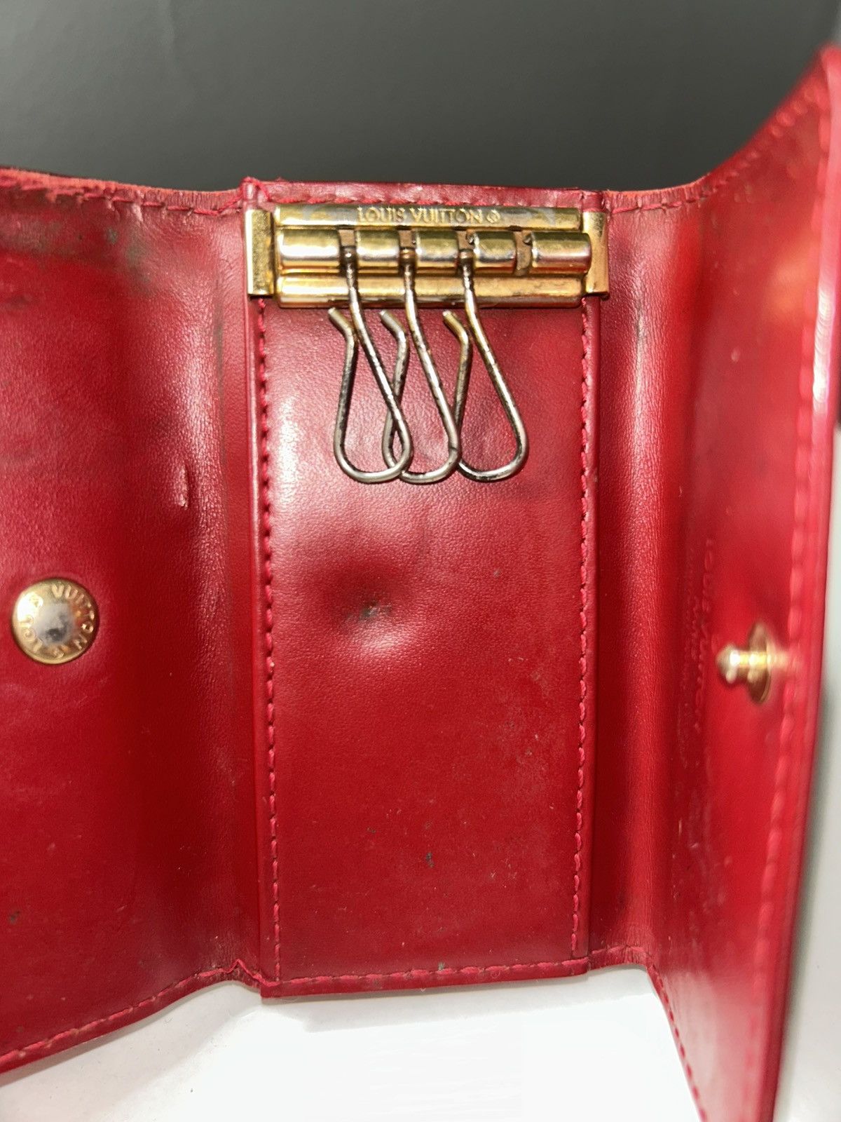 Louis Vuitton Louis Vuitton Red Vernis Leather Key Holder CA0098 Size ONE SIZE - 5 Thumbnail