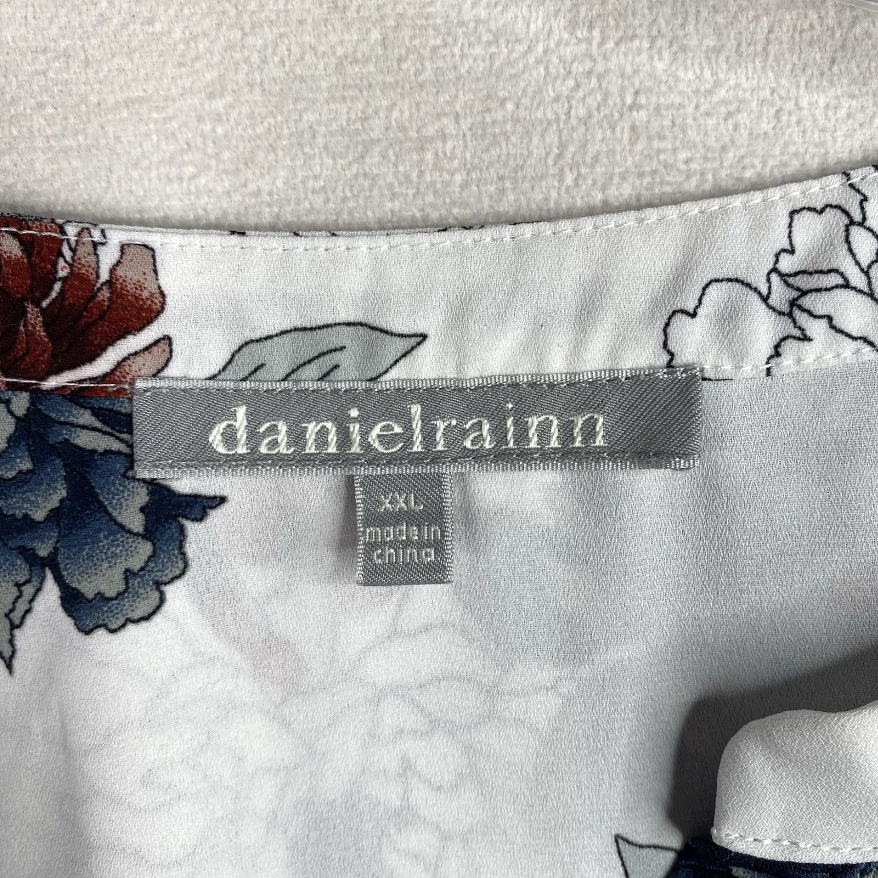 Vintage Daniel Rainn Top Womens XXL White Floral Roll Tab Sleeve Boho Flowy Size XXL / US 16-18 / IT 52-54 - 3 Thumbnail