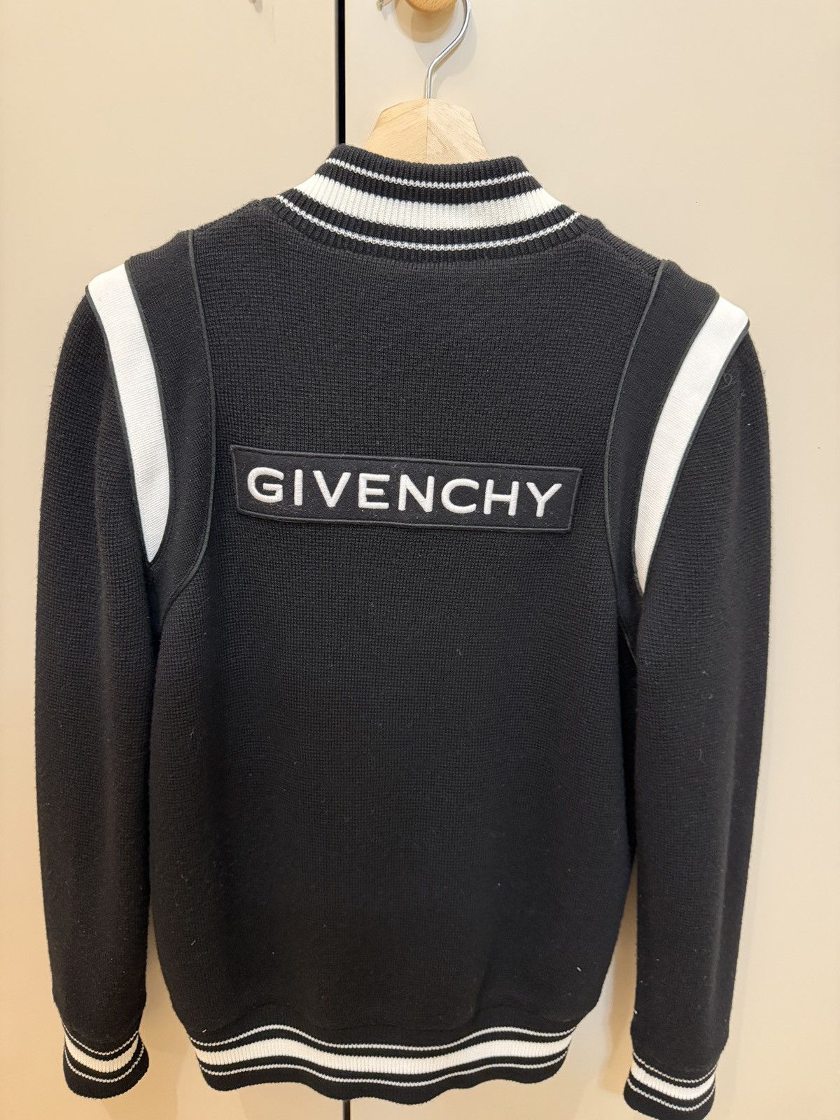 Givenchy Givenchy Embroidered Baseball Jacket for Men Size US S / EU 44-46 / 1 - 7 Thumbnail