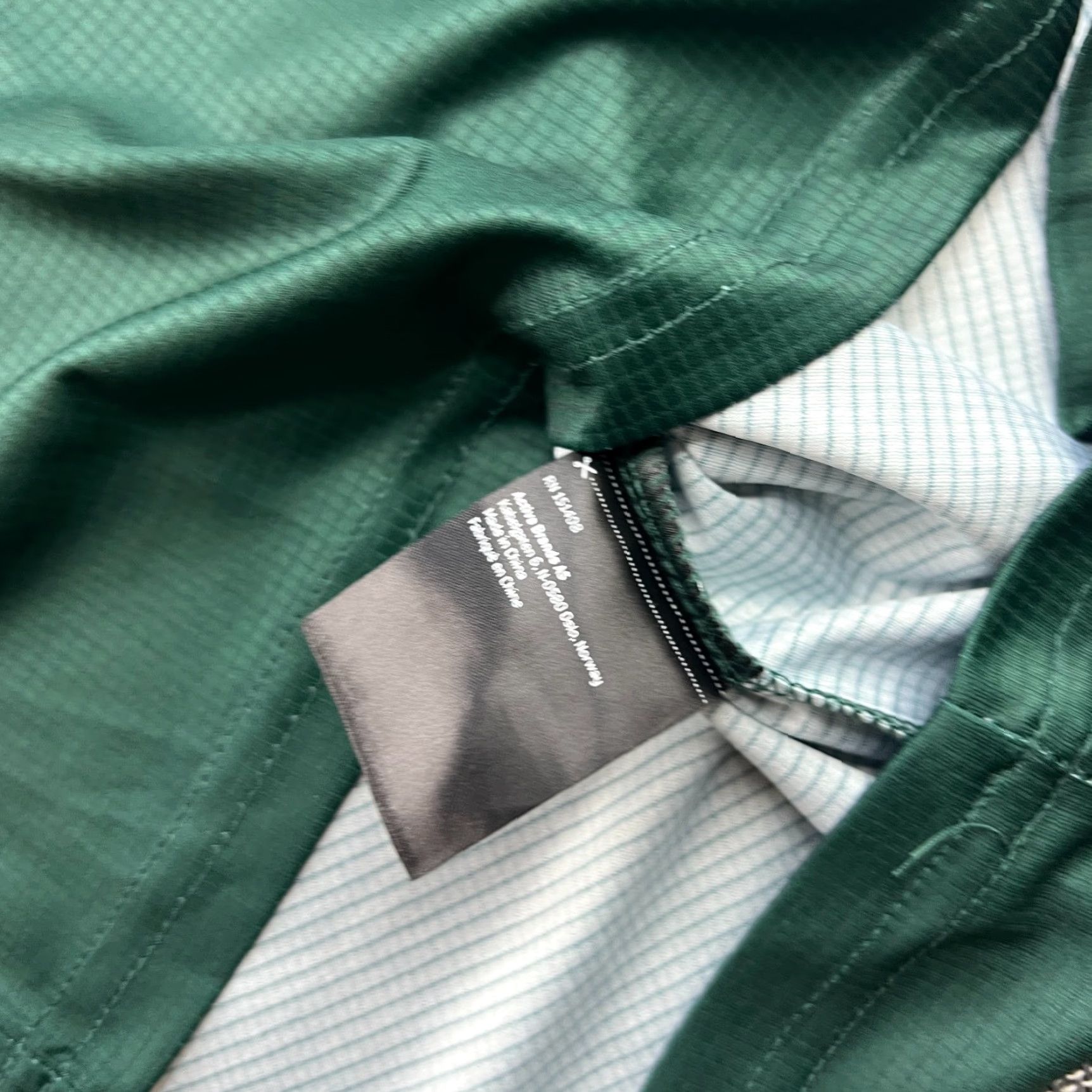 Vintage Bjorn Daehlie Mens Shirt Small Green Marathon Sparebank Running Triathlon Shirt Mens XS? Size US S / EU 44-46 / 1 - 5 Thumbnail