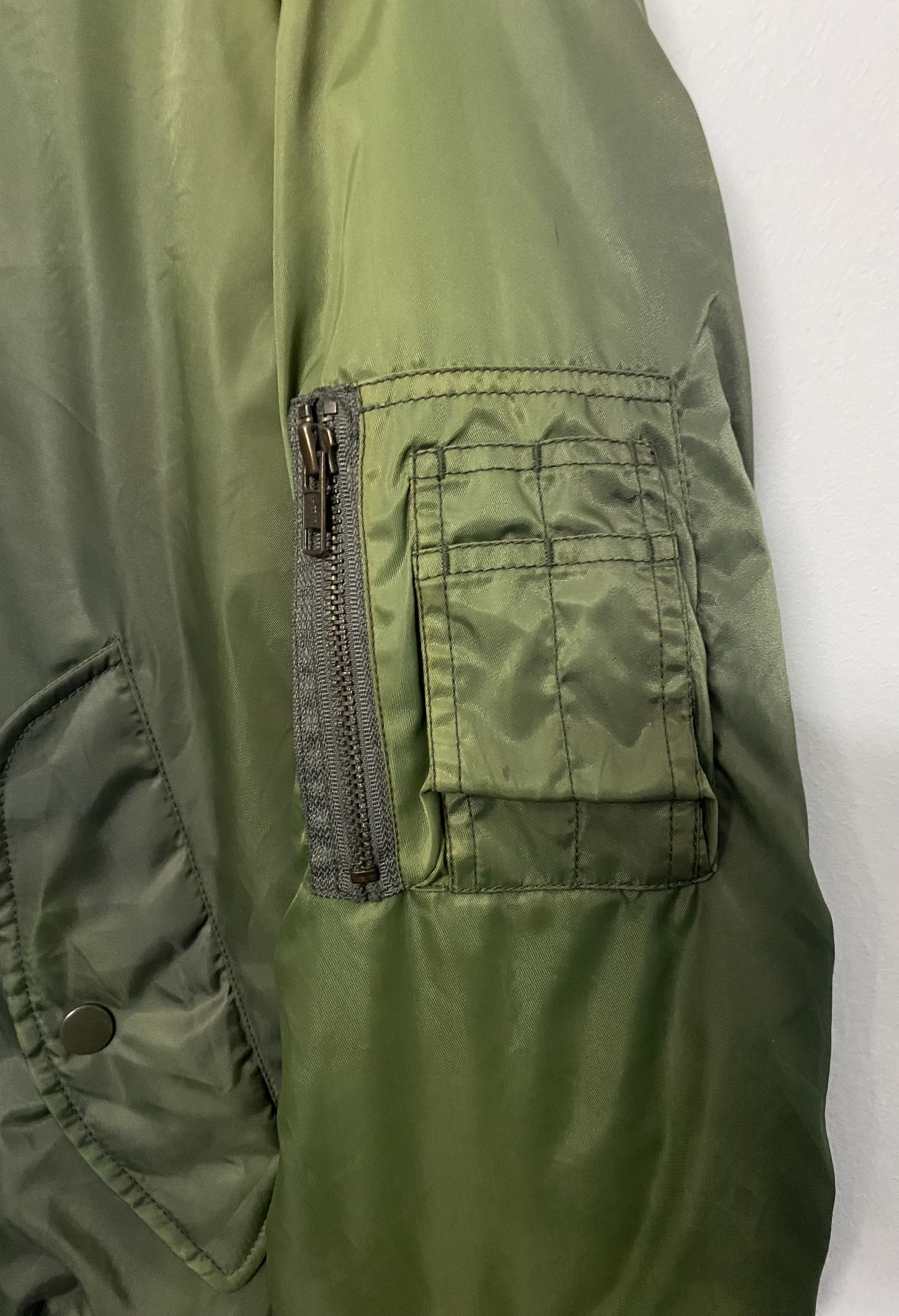 Uniqlo Vtg Uniqlo Sun Faded Military MA-1 Bomber Jacket Size US M / EU 48-50 / 2 - 6 Thumbnail