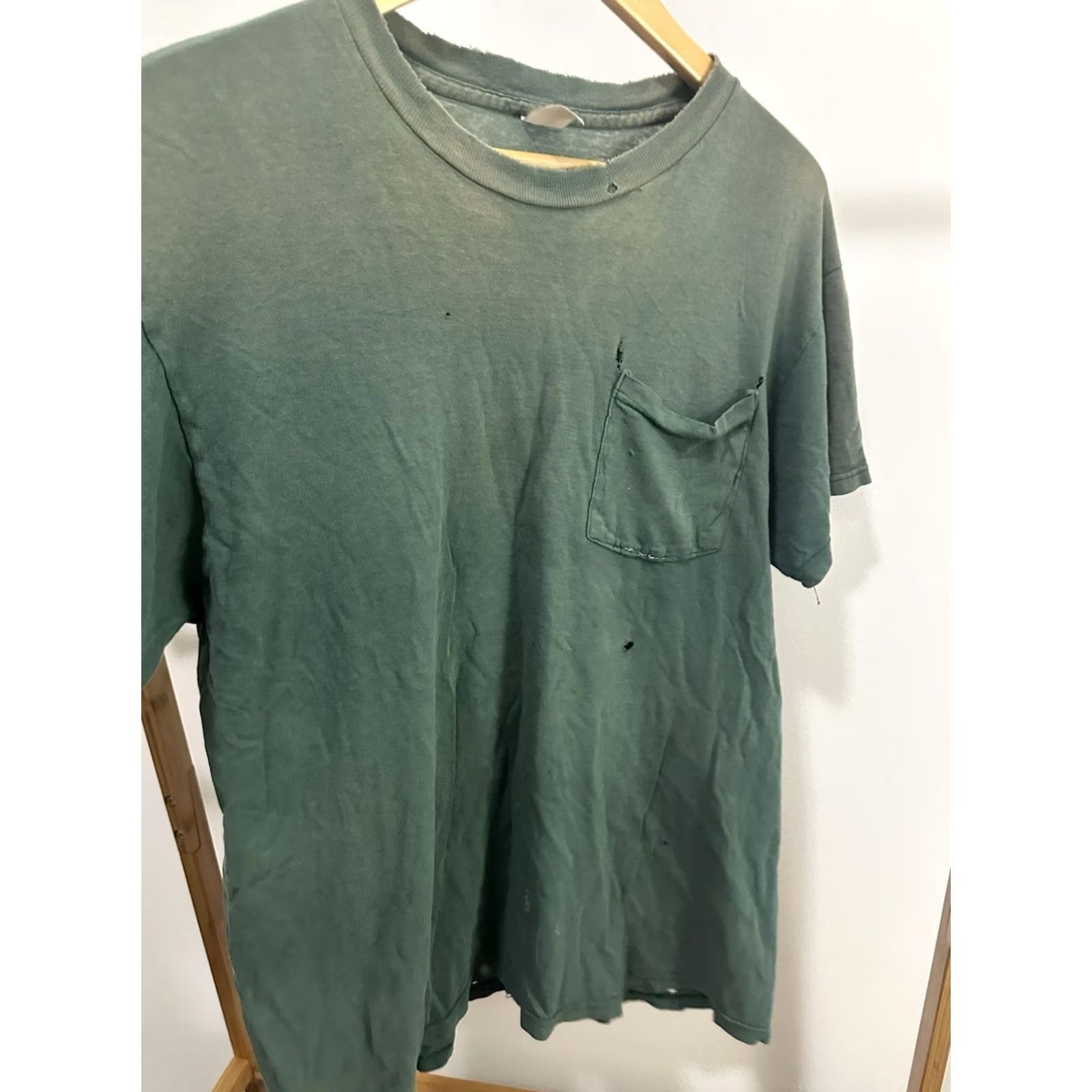 Fruit Of The Loom VINTAGE Fruit of the Loom T-Shirt L Green WIP Work Soft Pocket Front Thrashed Faded Worn Size US L / EU 52-54 / 3 - 4 Thumbnail