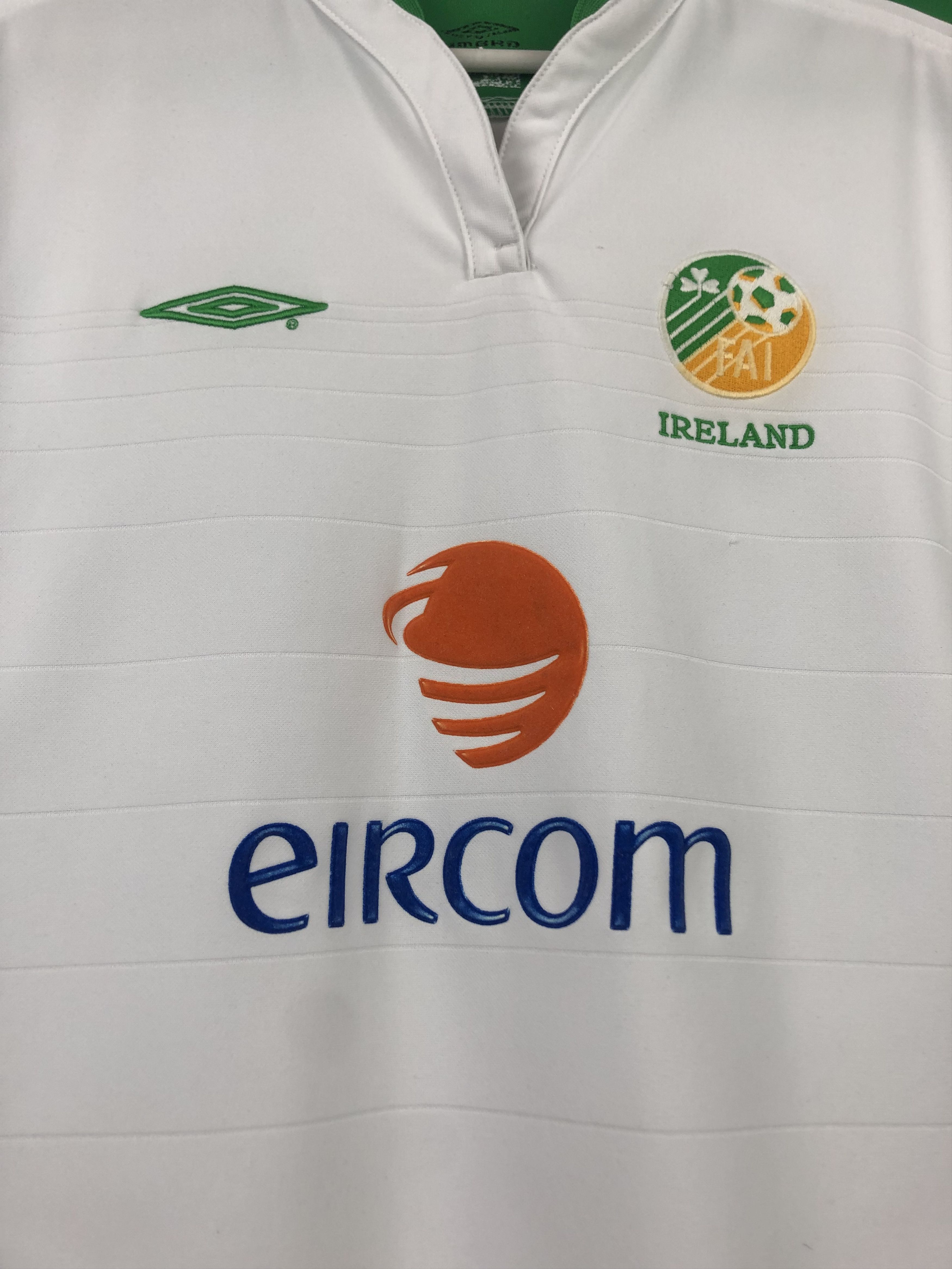 Vintage Republic of Ireland football shirt 2003 Soccer Umbro Jersey Size US XS / EU 42 / 0 - 5 Thumbnail