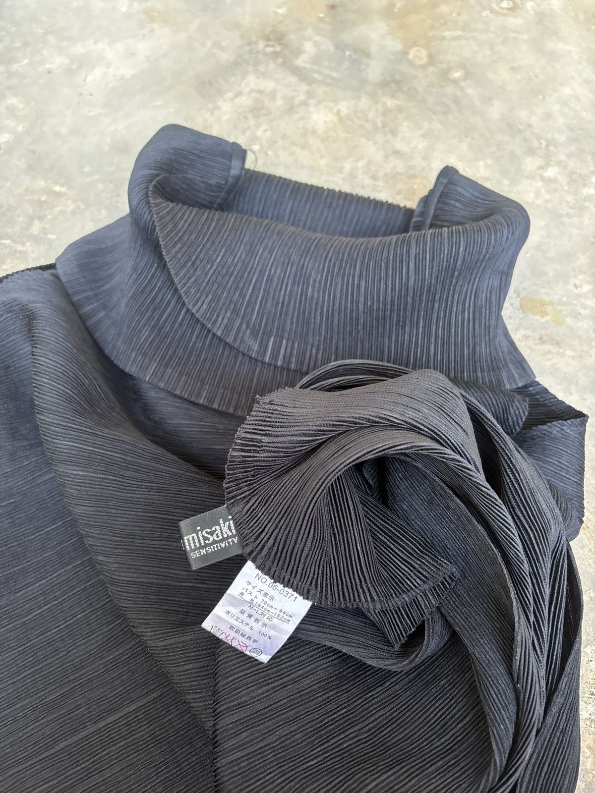Pleats Please Issey Miyake Koibito misaki Issey Miyake Pleats Style Tank tops Size ONE SIZE - 10 Thumbnail