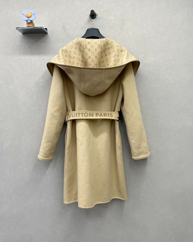 Louis Vuitton Louis Vuitton Camel full print coat 2503-Nextarrow Size XS / US 0-2 / IT 36-38 - 2 Thumbnail