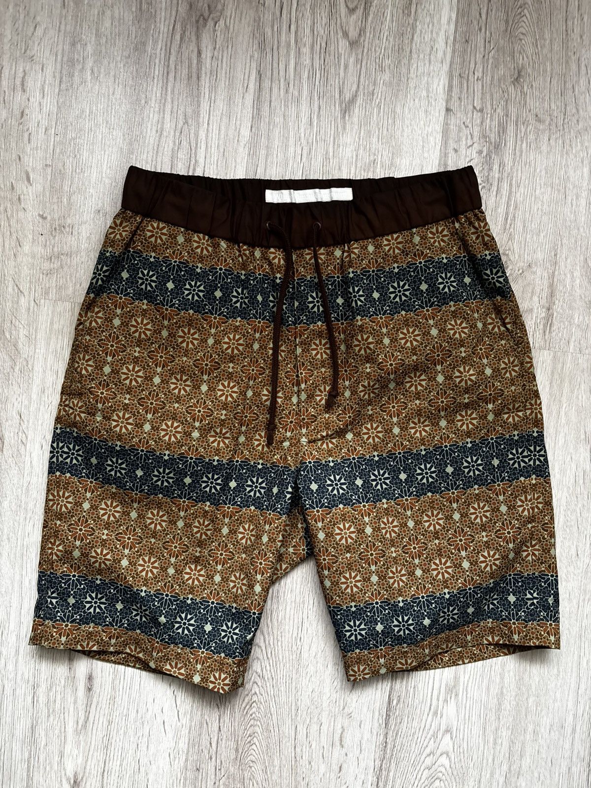 White Mountaineering White Mountaineering Patterned Shorts Made in Japan Size 0 S Size US 29 - 1 Thumbnail