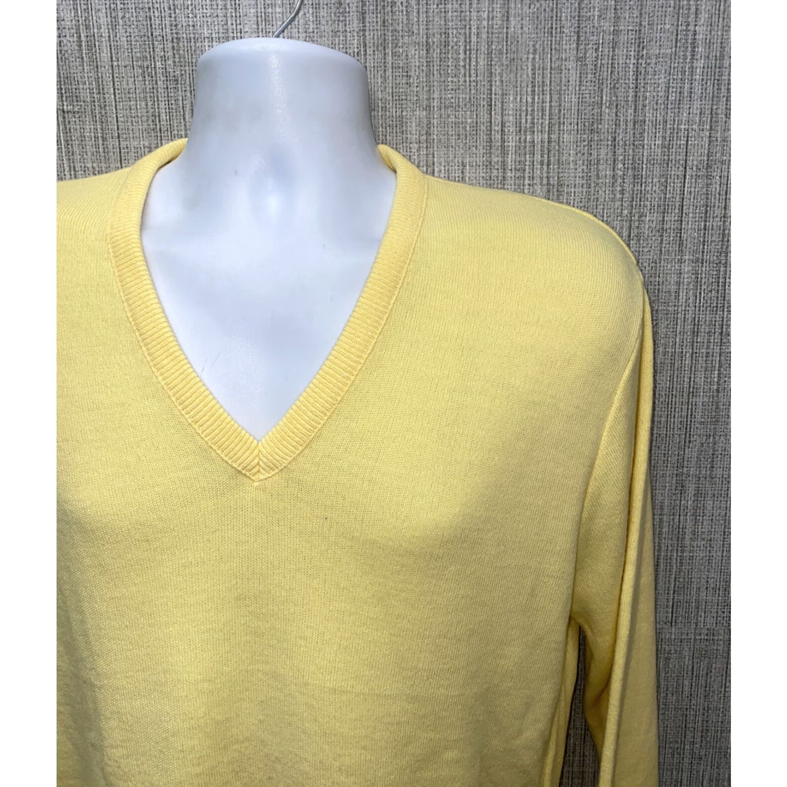 Vintage Robert Bruce Mens Yellow V-Neck Acrylic Sweater Large USA Made Size US L / EU 52-54 / 3 - 2 Thumbnail