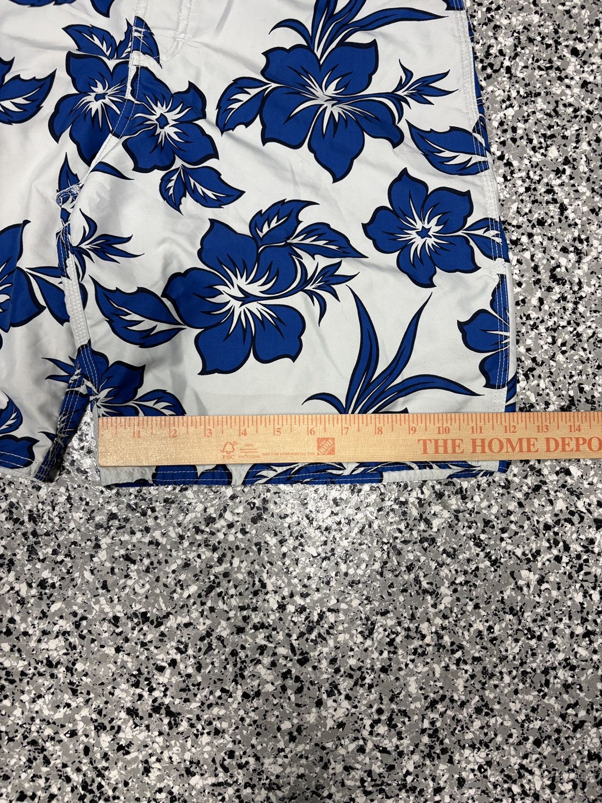 Kirra Vintage 2000s Kirra Blue & White Hawaiian Swim Shorts Size M Size US 32 / EU 48 - 5 Thumbnail