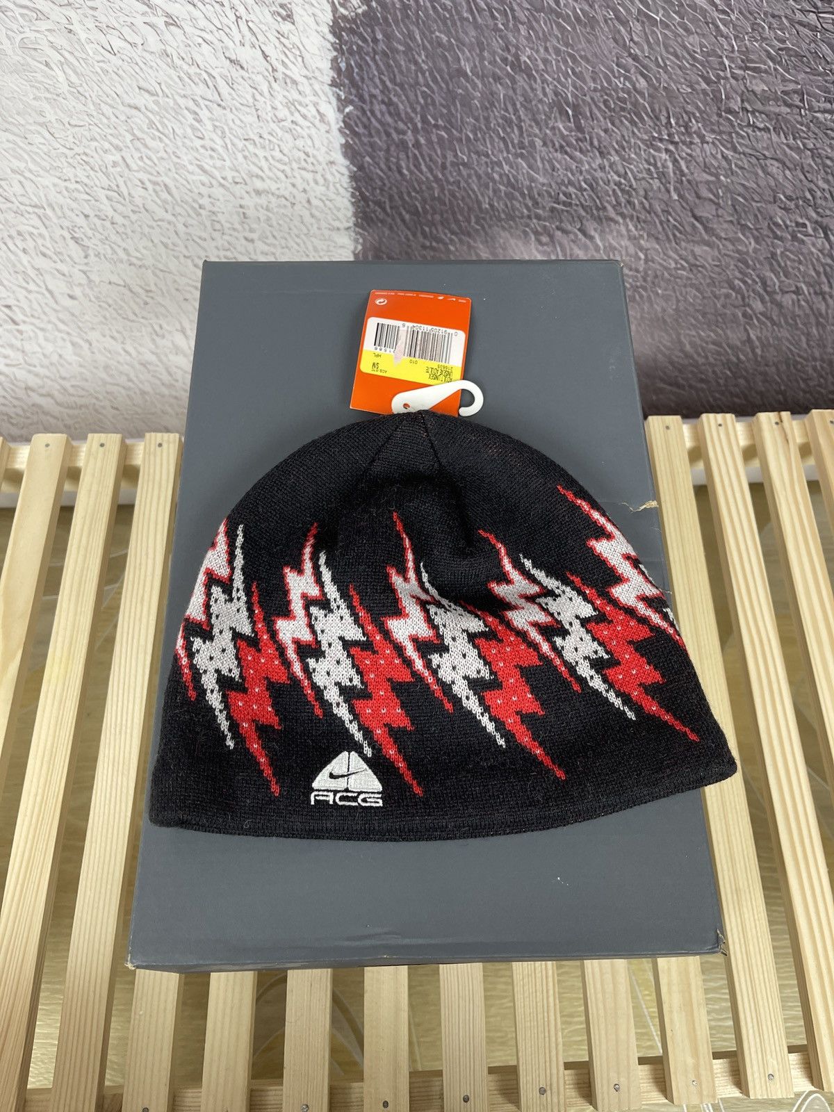 Nike ACG vintage y2k 2007 black lightning pattern hat