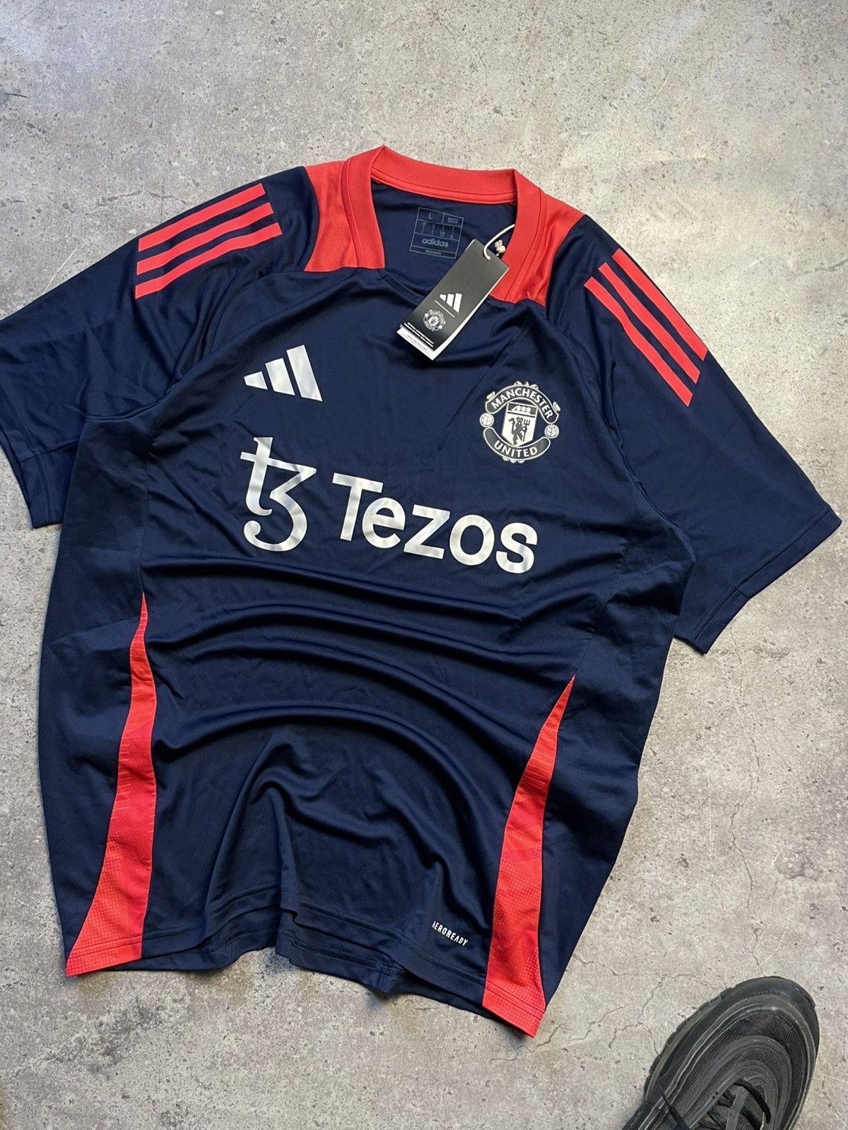 Adidas Adidas Manchester United 2024 Away Kit Soccer Jersey Size US L / EU 52-54 / 3 - 2 Thumbnail