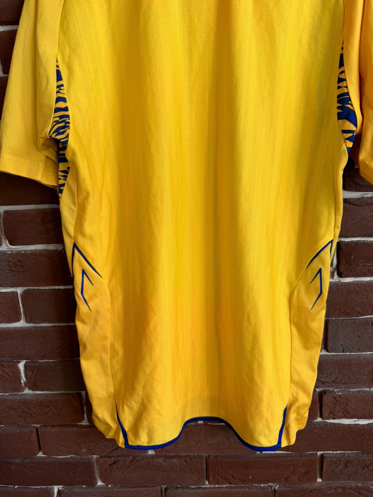 Umbro Rare Vintage 00s Umbro Sweden Team L Yellow Jersey Soccer Size US L / EU 52-54 / 3 - 9 Thumbnail